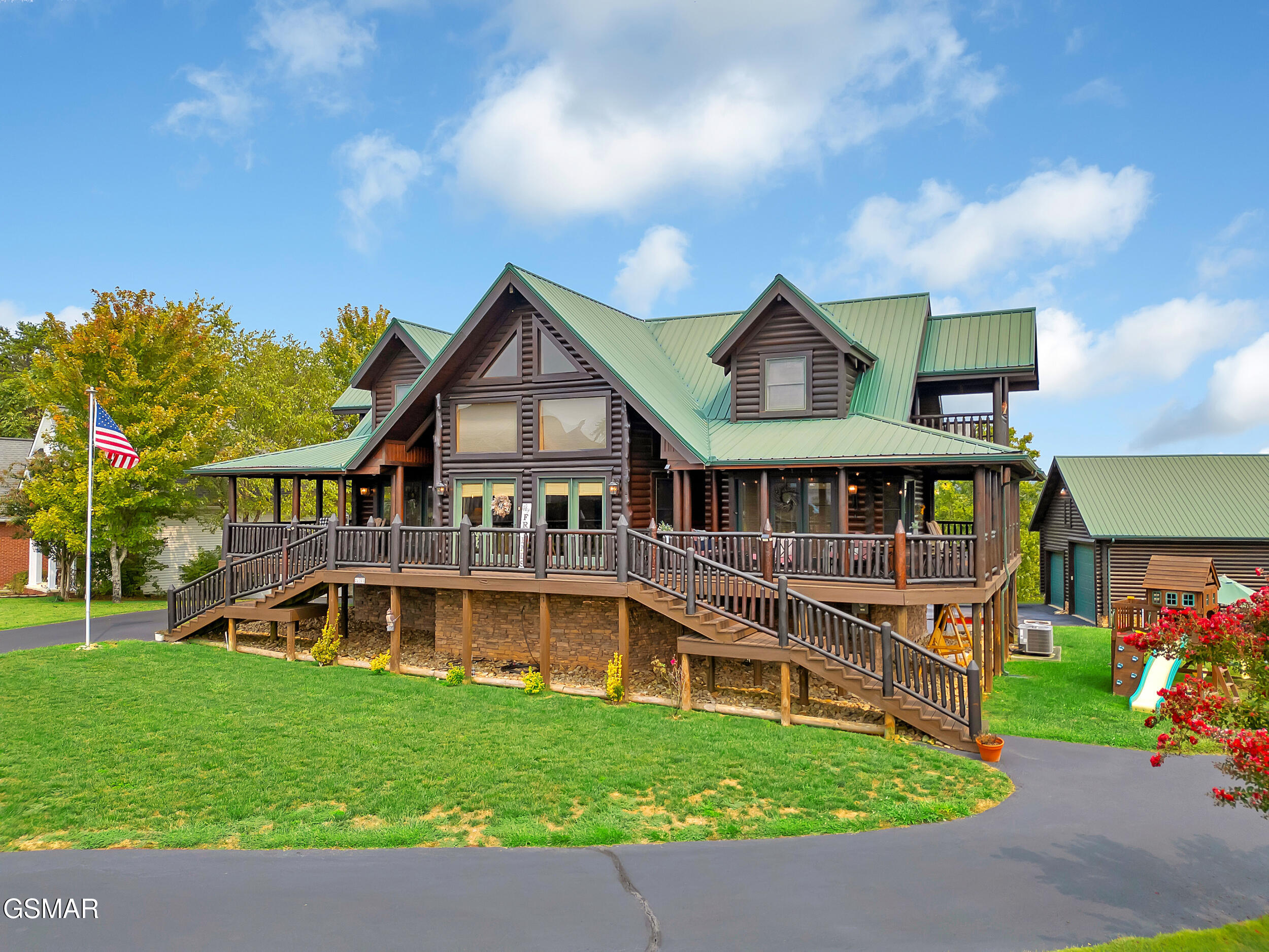 Dandridge, Tennessee, 37725, United States, 3 Bedrooms Bedrooms, ,4 BathroomsBathrooms,Residential,For Sale,1978849