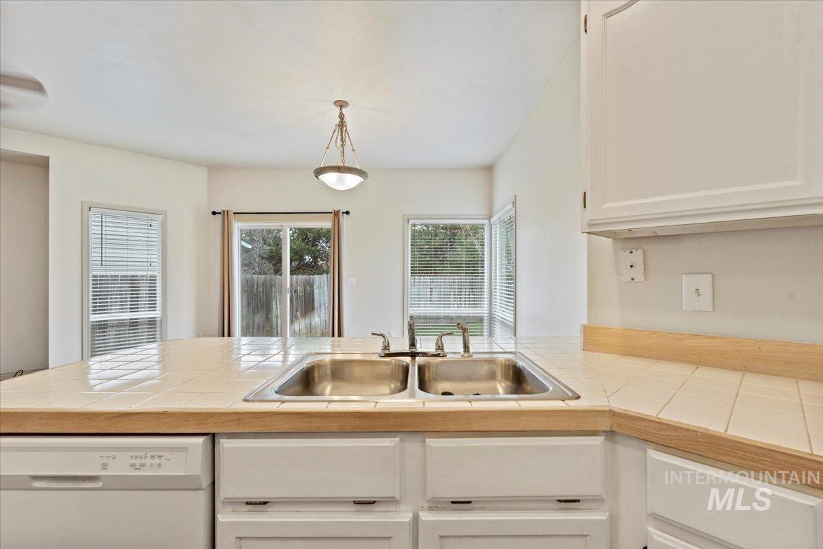 Boise, Idaho, 83716, United States, 3 Bedrooms Bedrooms, ,2 BathroomsBathrooms,Residential,For Sale,1995965