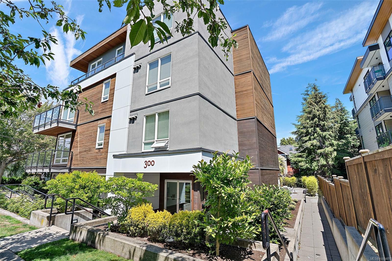 VICTORIA, British Columbia, V8V 1R5, CA, 2 Bedrooms Bedrooms, ,Residential,For Sale,1885284