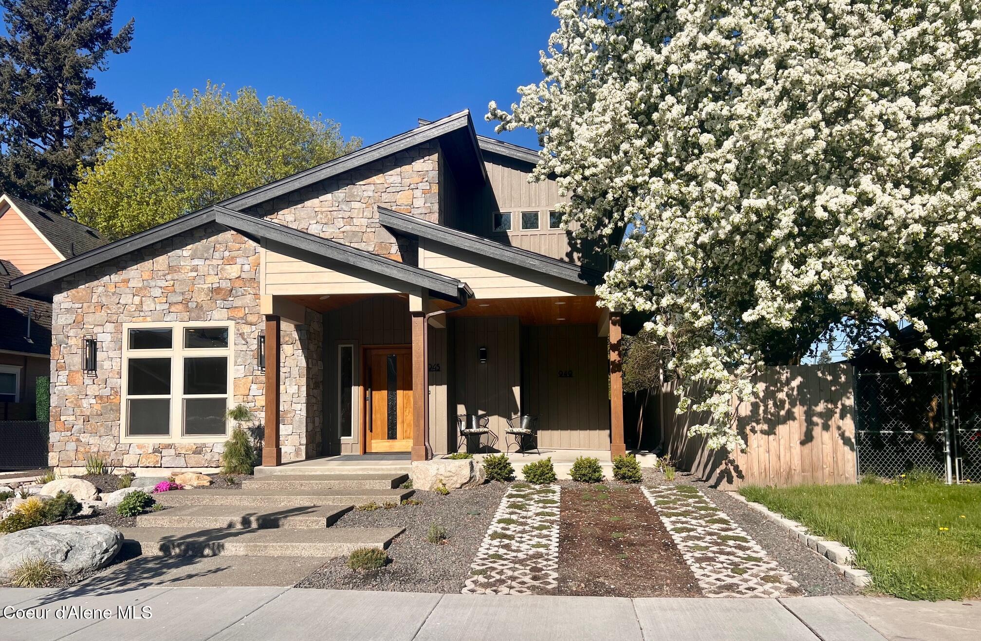 Coeur d'Alene, Idaho, 83814, United States, 4 Bedrooms Bedrooms, ,5 BathroomsBathrooms,Residential,For Sale,2037793