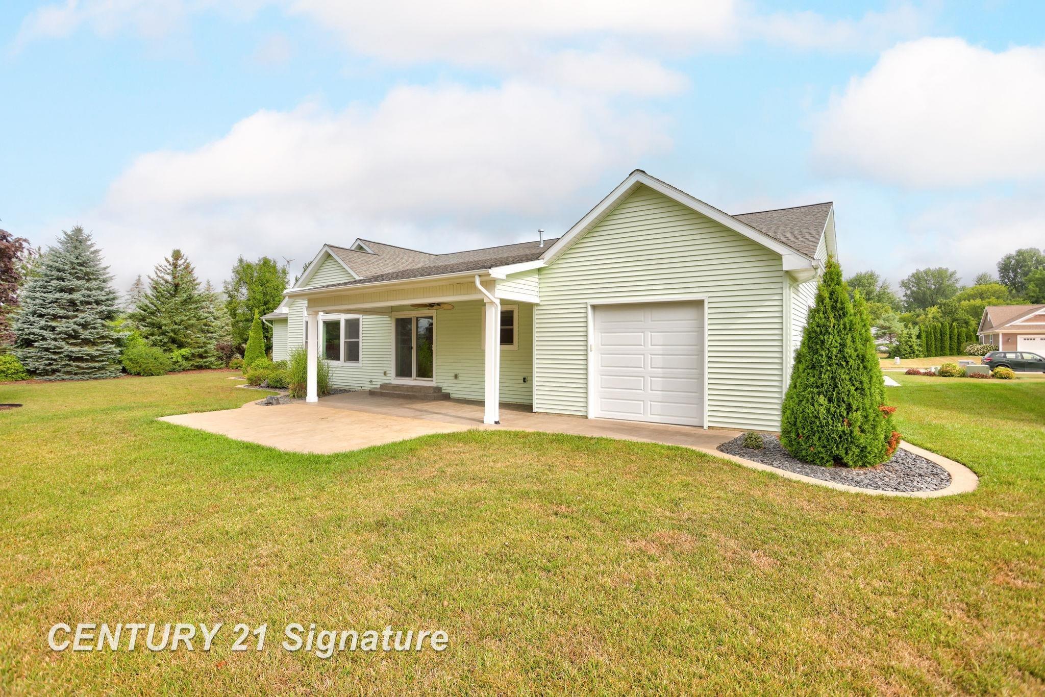Freeland, Michigan, 48623, United States, 4 Bedrooms Bedrooms, ,3 BathroomsBathrooms,Residential,For Sale,1924442