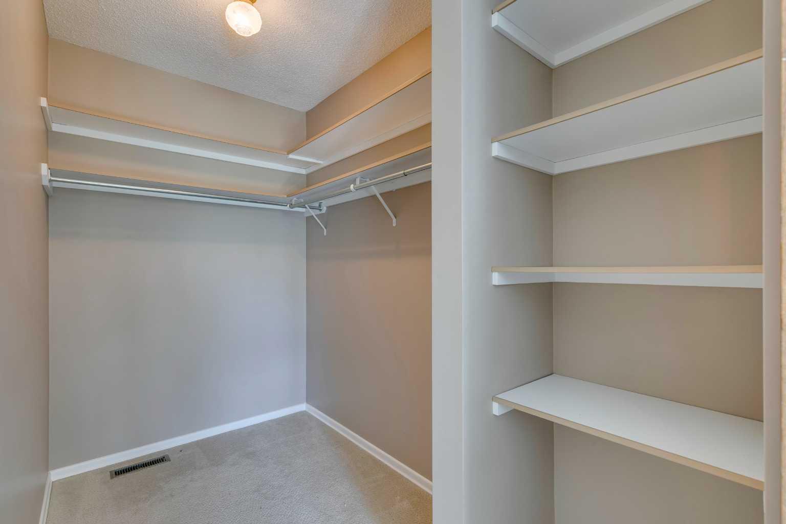 CALGARY, Alberta, T3B 2W3, CA, 7 Bedrooms Bedrooms, ,4 BathroomsBathrooms,Residential,For Sale,1988162