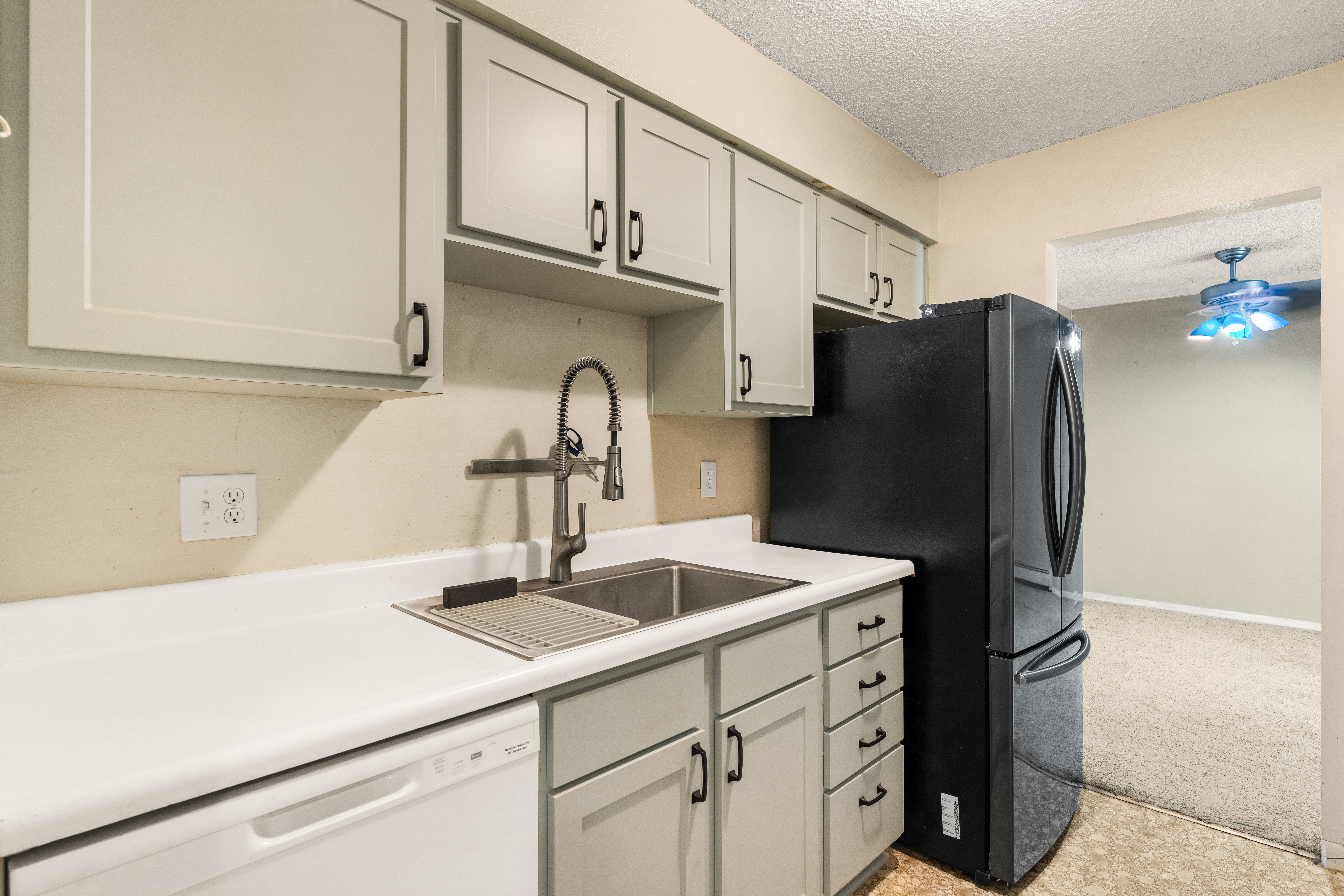  Well Located Condo Near Bow Mar Heights with Community Pool and Sauna - 物件實景