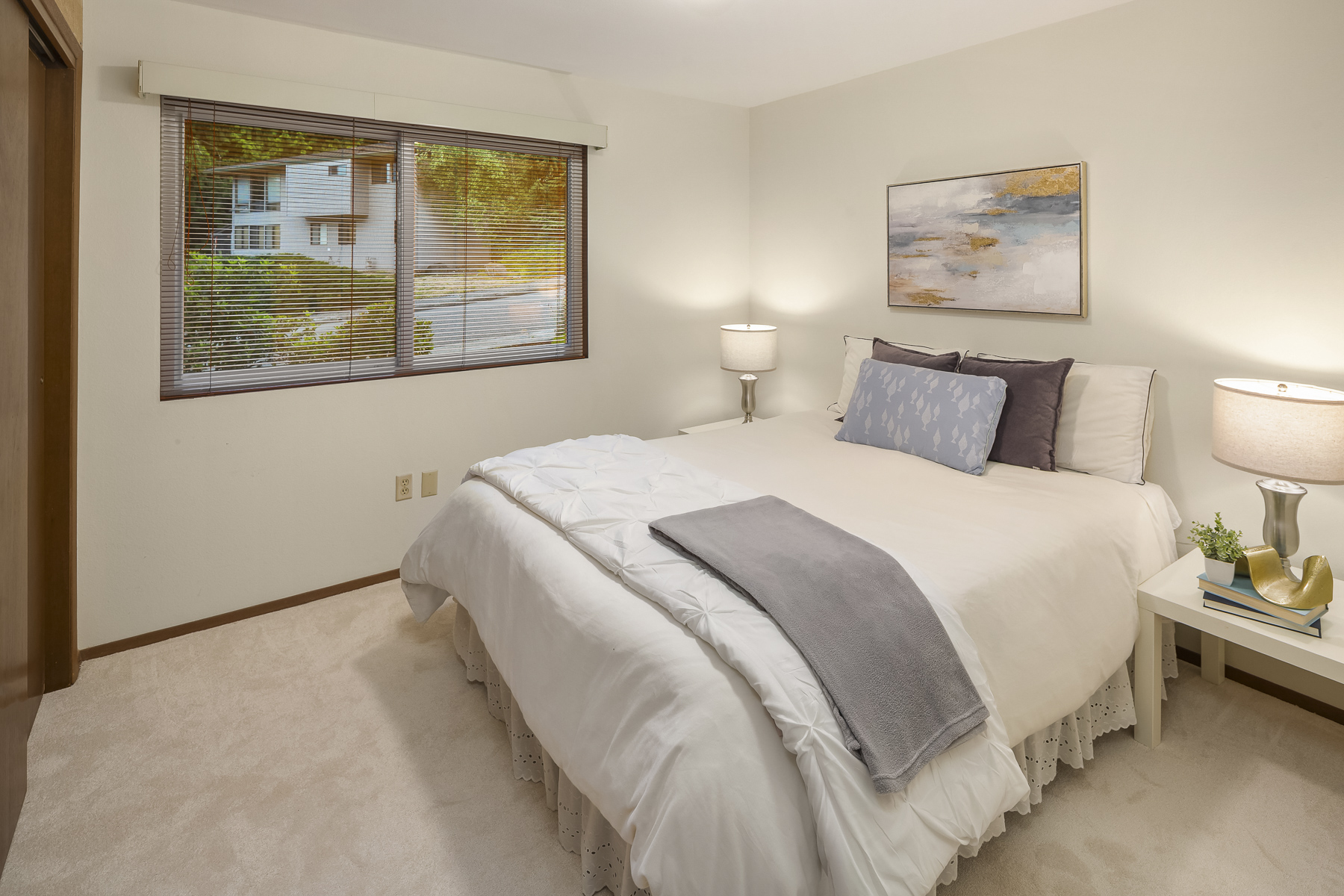  14130 SE 49th Place, Bellevue, WA 98006 - 物件實景