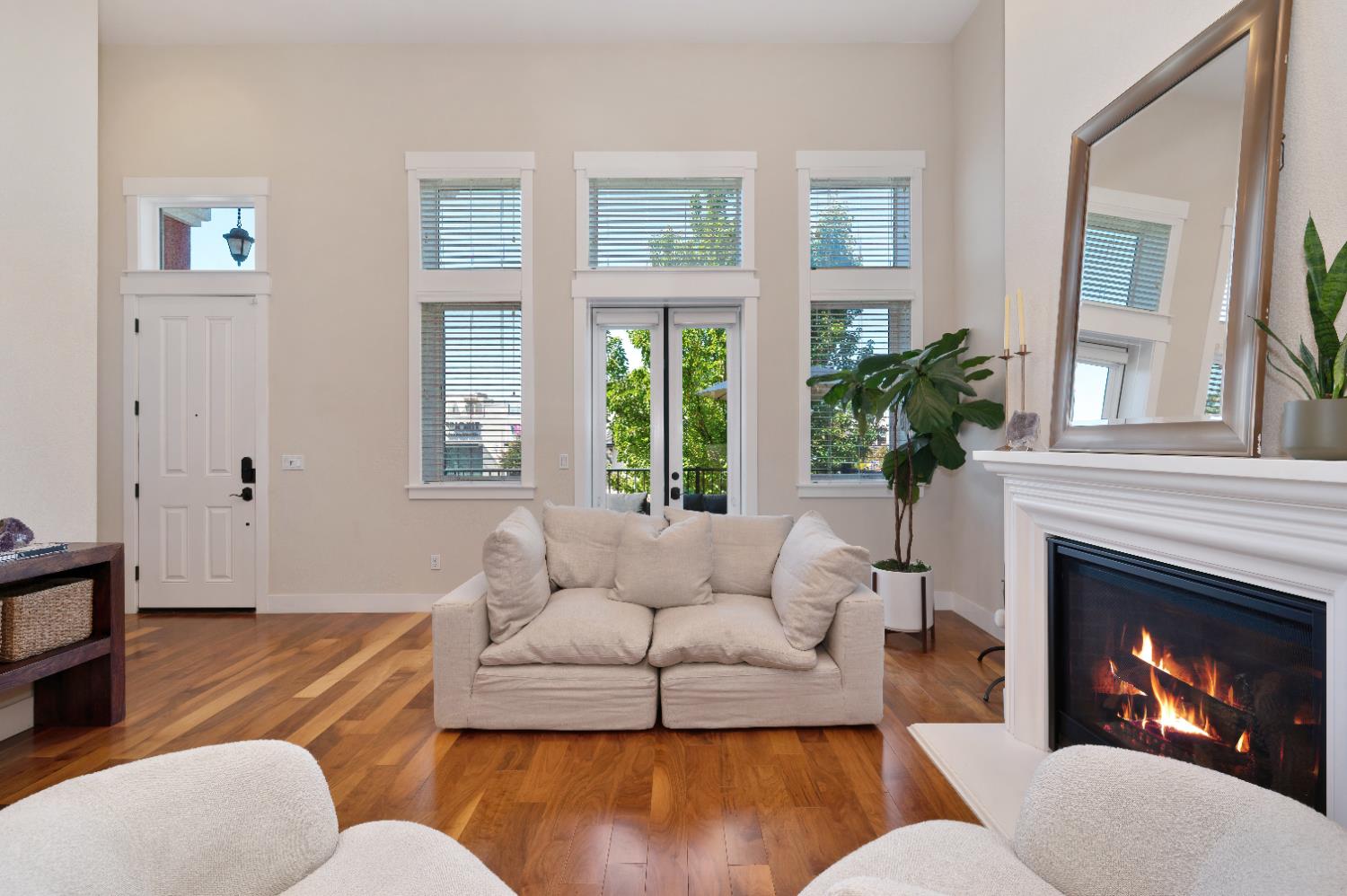 Sacramento, California, 95818, United States, 3 Bedrooms Bedrooms, ,3 BathroomsBathrooms,Residential,For Sale,1988052