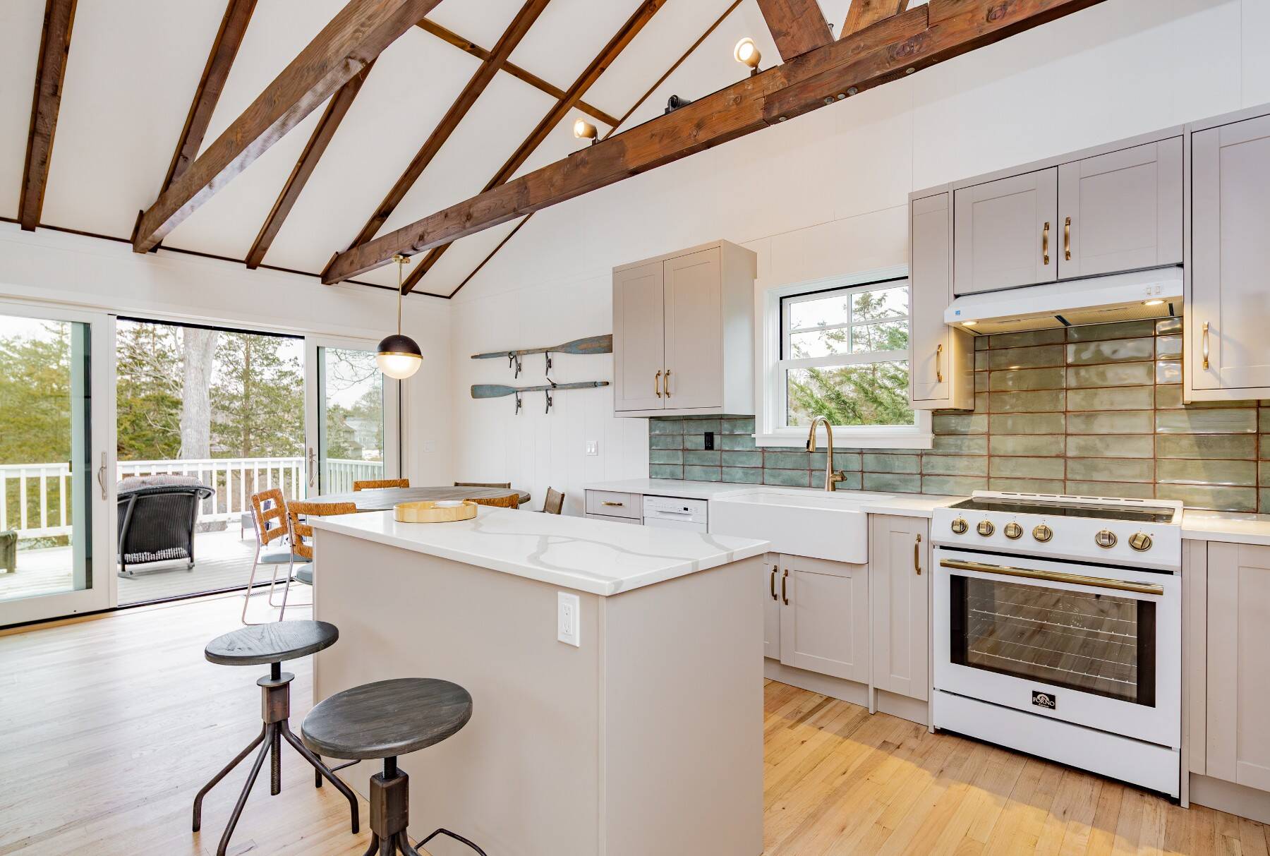  Southampton Cove Retreat - Renovated 3BR with Water Views - 物件實景