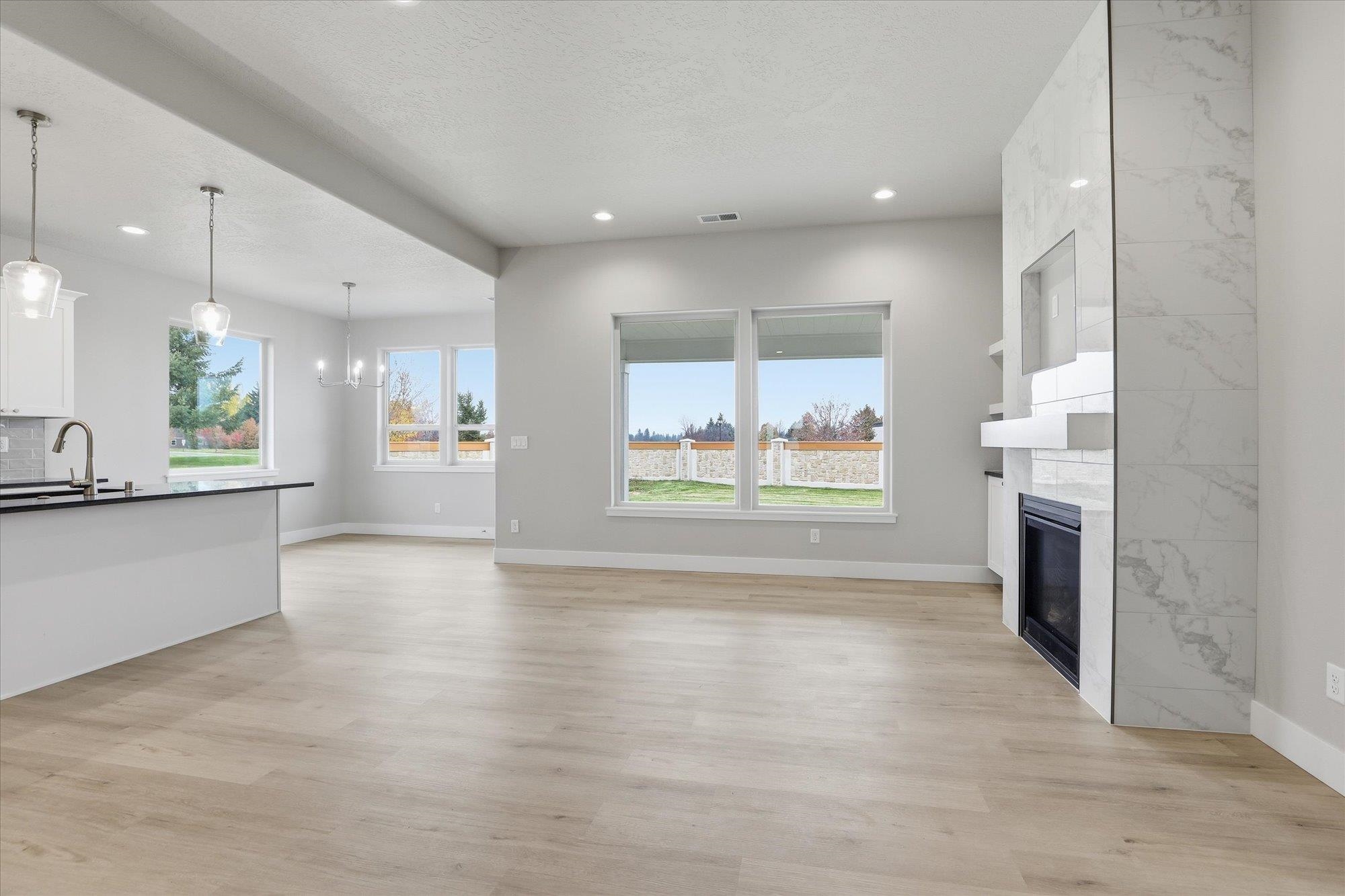 Deer Park, Washington, 99006, United States, 3 Bedrooms Bedrooms, ,2 BathroomsBathrooms,Residential,For Sale,1986419