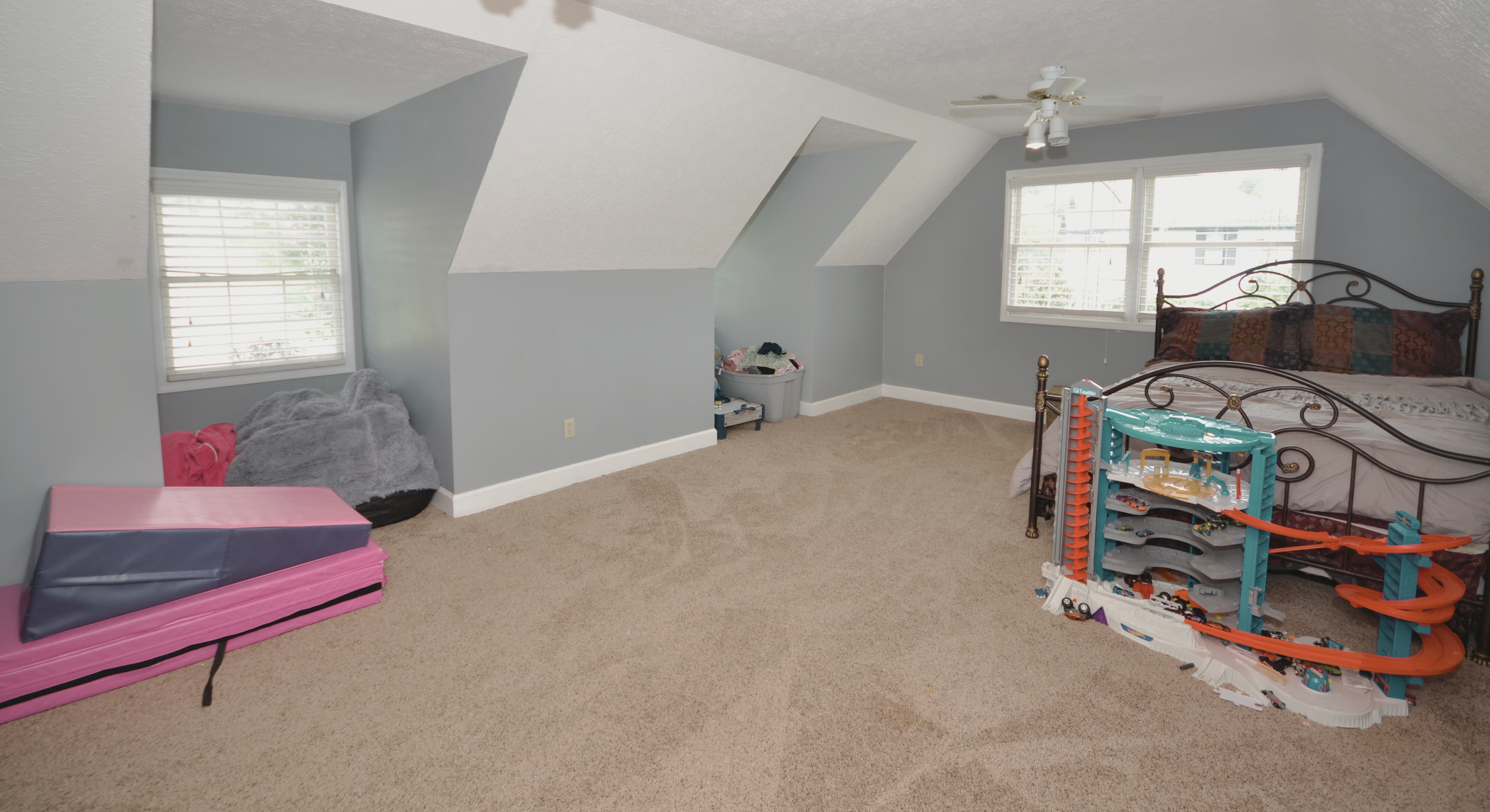 Kodak, Tennessee, 37764, United States, 4 Bedrooms Bedrooms, ,3 BathroomsBathrooms,Residential,For Sale,1887737