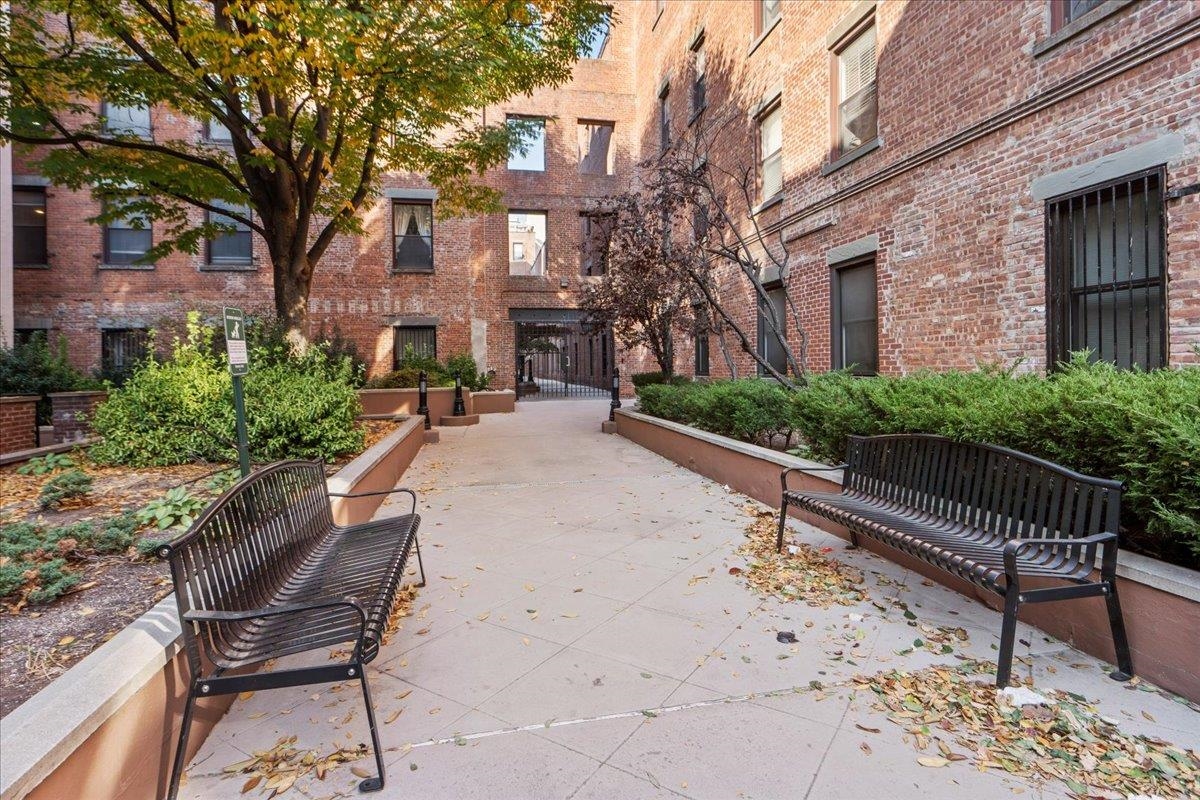 Jersey City, New Jersey, 07302, United States, 1 Bedroom Bedrooms, ,2 BathroomsBathrooms,Residential,For Sale,1949744