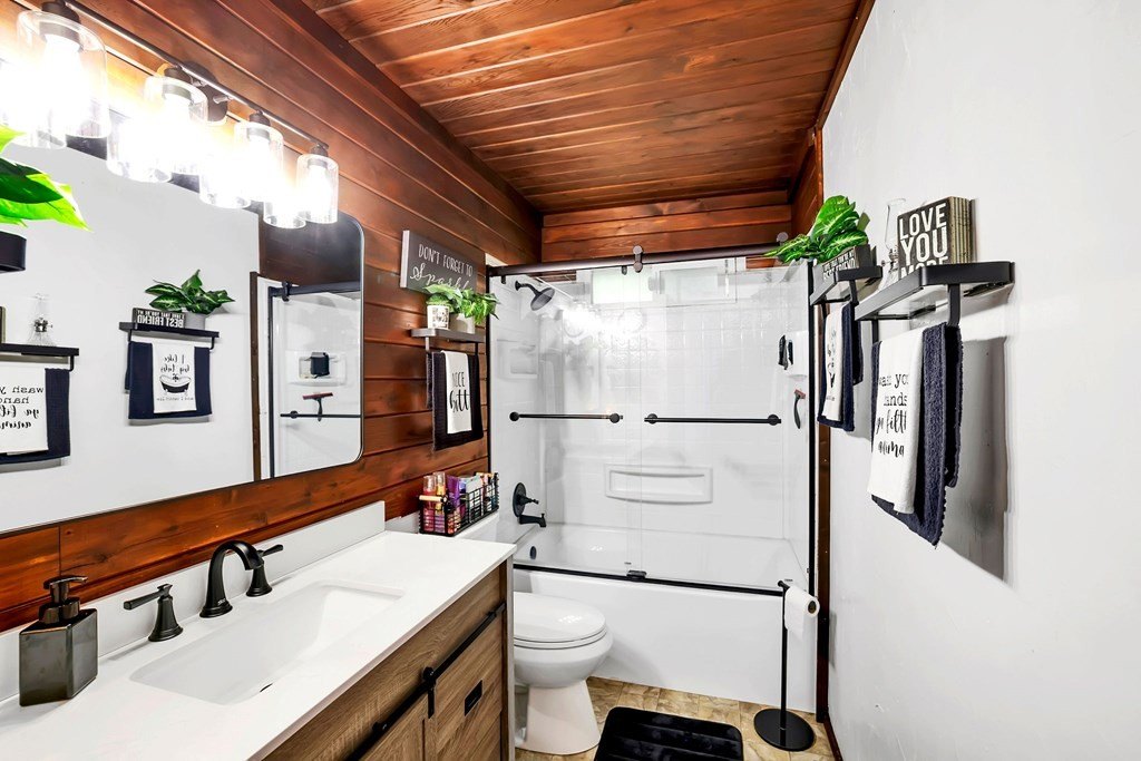 McCall, Idaho, 83638, United States, 5 Bedrooms Bedrooms, ,3 BathroomsBathrooms,Residential,For Sale,1881476