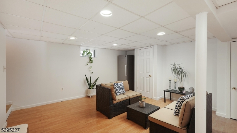 Garwood Boro, New Jersey, 07027, United States, 3 Bedrooms Bedrooms, ,2 BathroomsBathrooms,Residential,For Sale,1990951