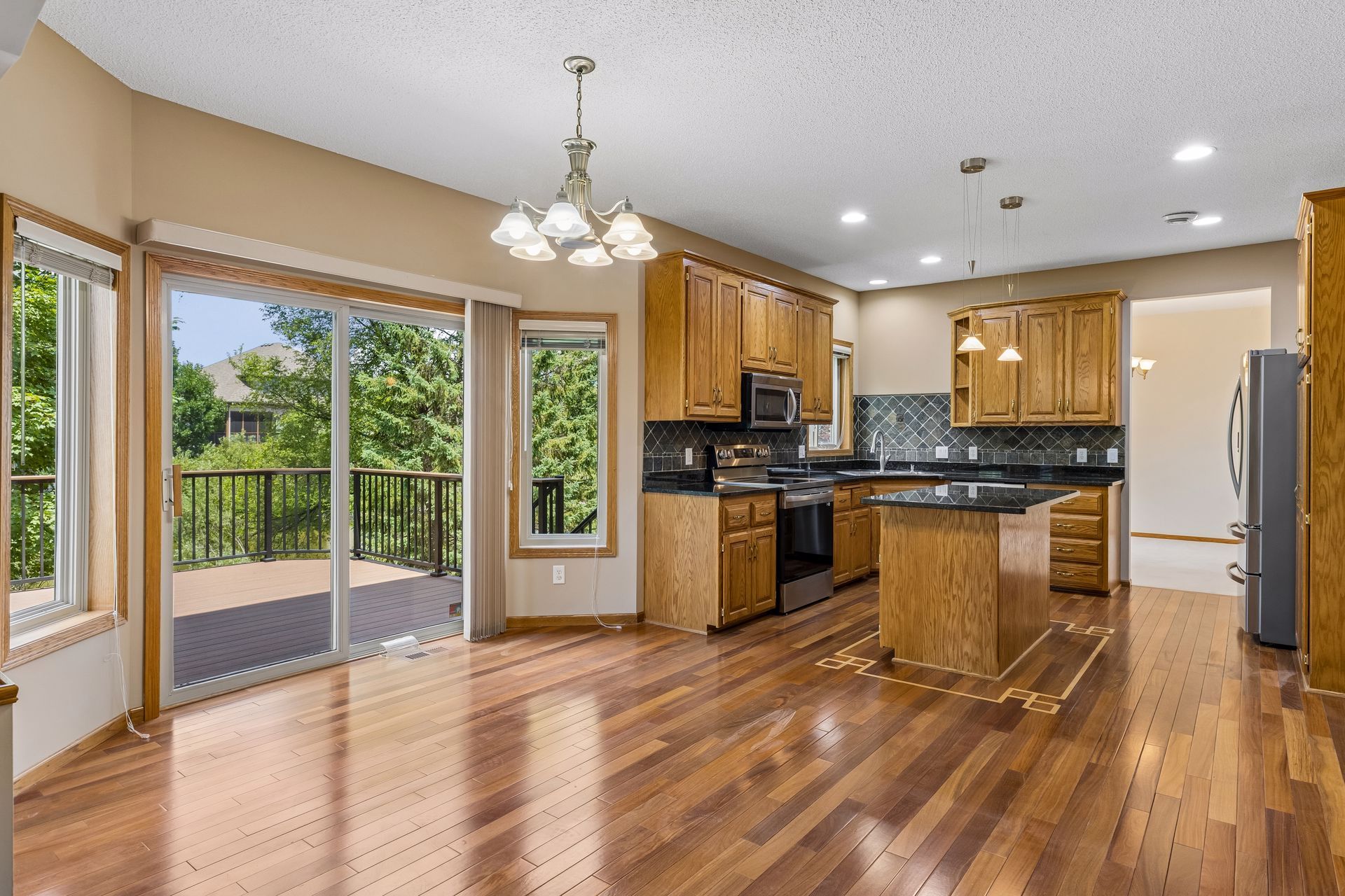  Meticulously Maintained Executive Home Near Parks and Trails - 物件實景