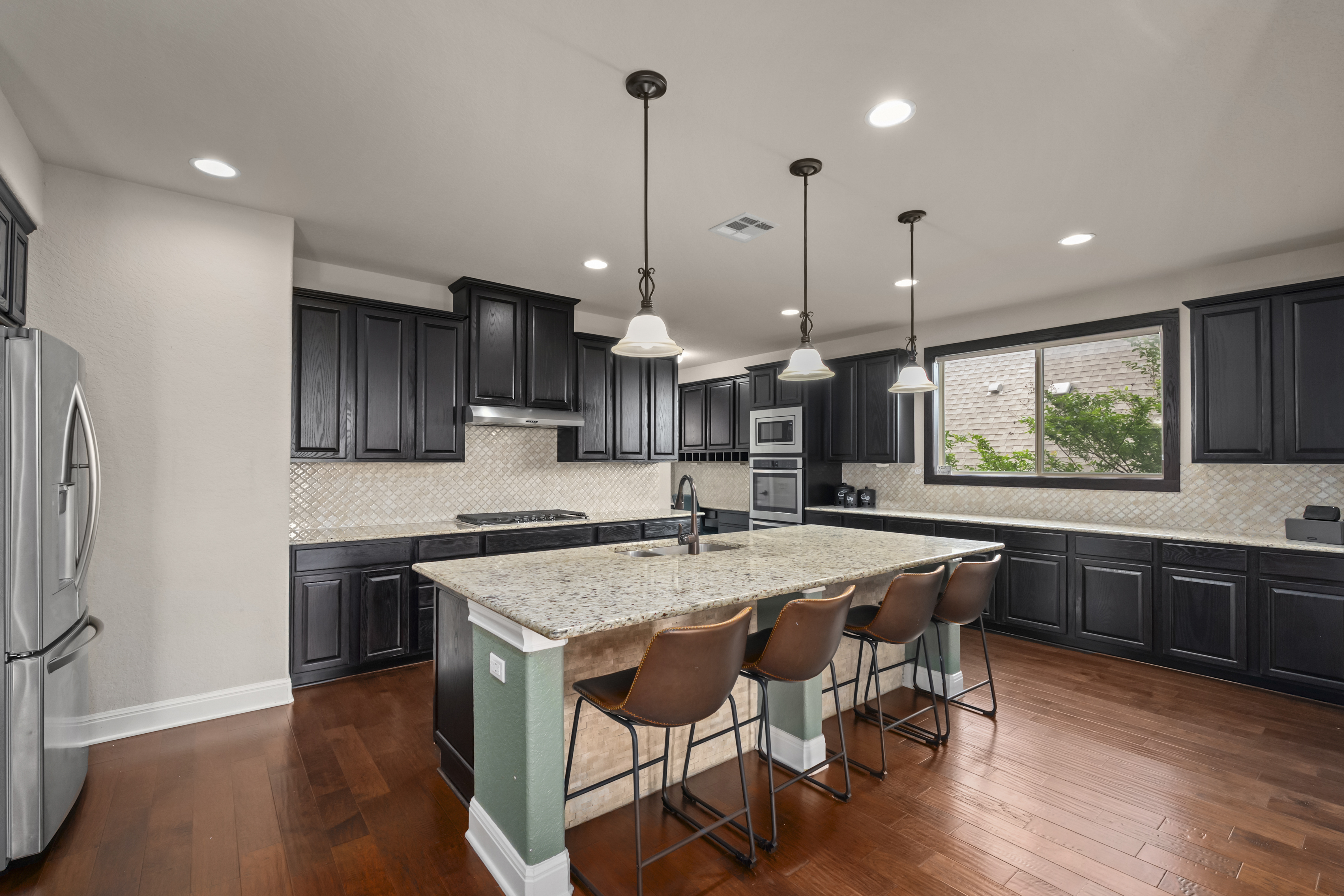  Thoughtfully Designed with Exceptional Floor Plan - 物件實景