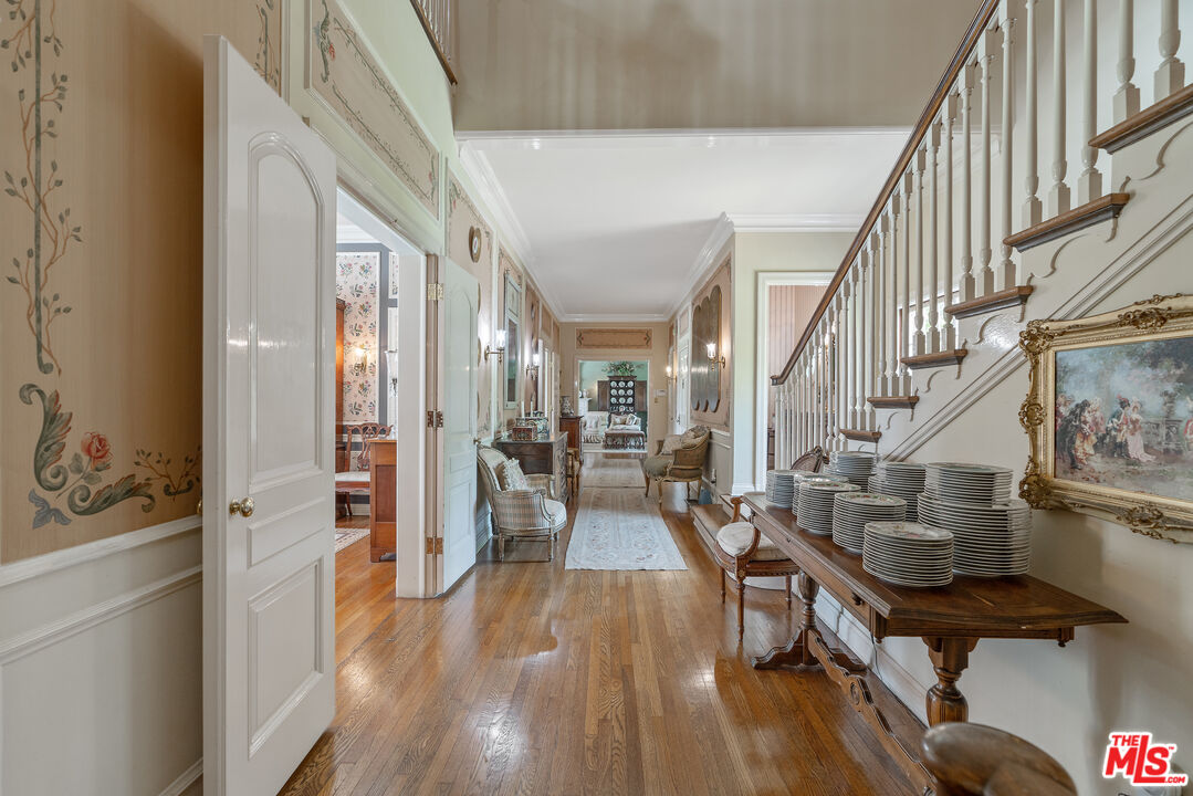 Los Angeles, California, 90004, United States, 6 Bedrooms Bedrooms, ,7 BathroomsBathrooms,Residential,For Sale,1907510
