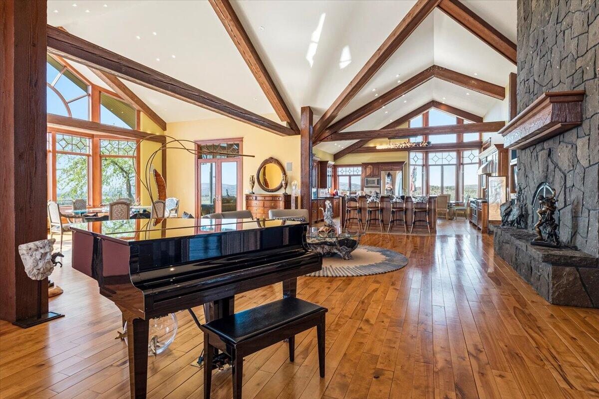 Powell Butte, Oregon, 97753, United States, 6 Bedrooms Bedrooms, ,5 BathroomsBathrooms,Residential,For Sale,2036948