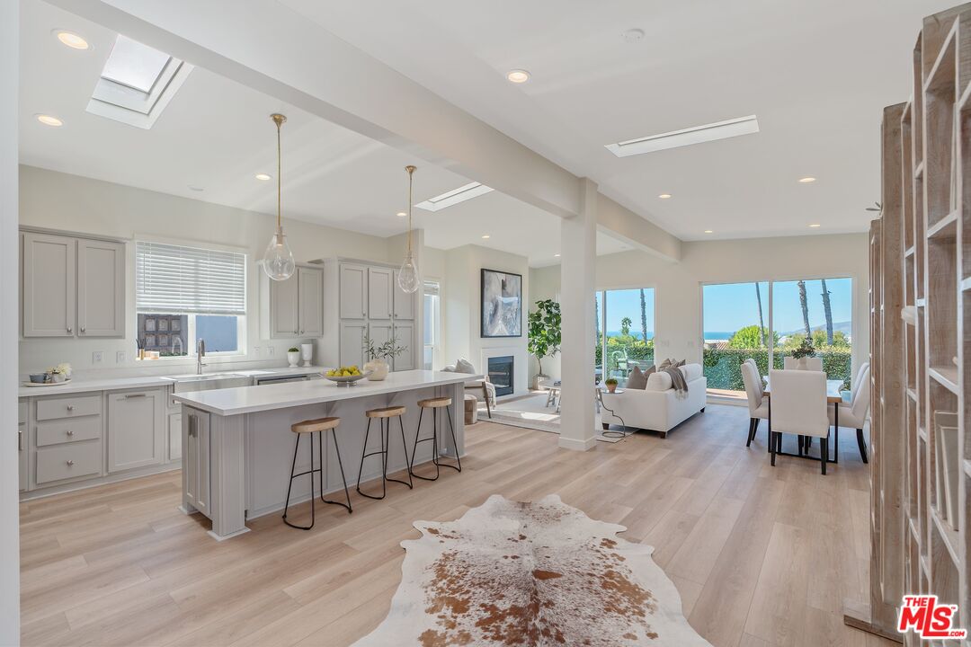 Malibu, California, 90265, United States, 4 Bedrooms Bedrooms, ,3 BathroomsBathrooms,Residential,For Sale,1907056