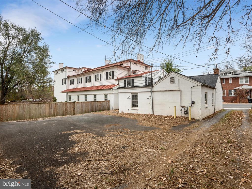 230 W Boscawen Street, Winchester, Virginia, 22601, United States, ,Residential,For Sale,230 W Boscawen Street,1660726