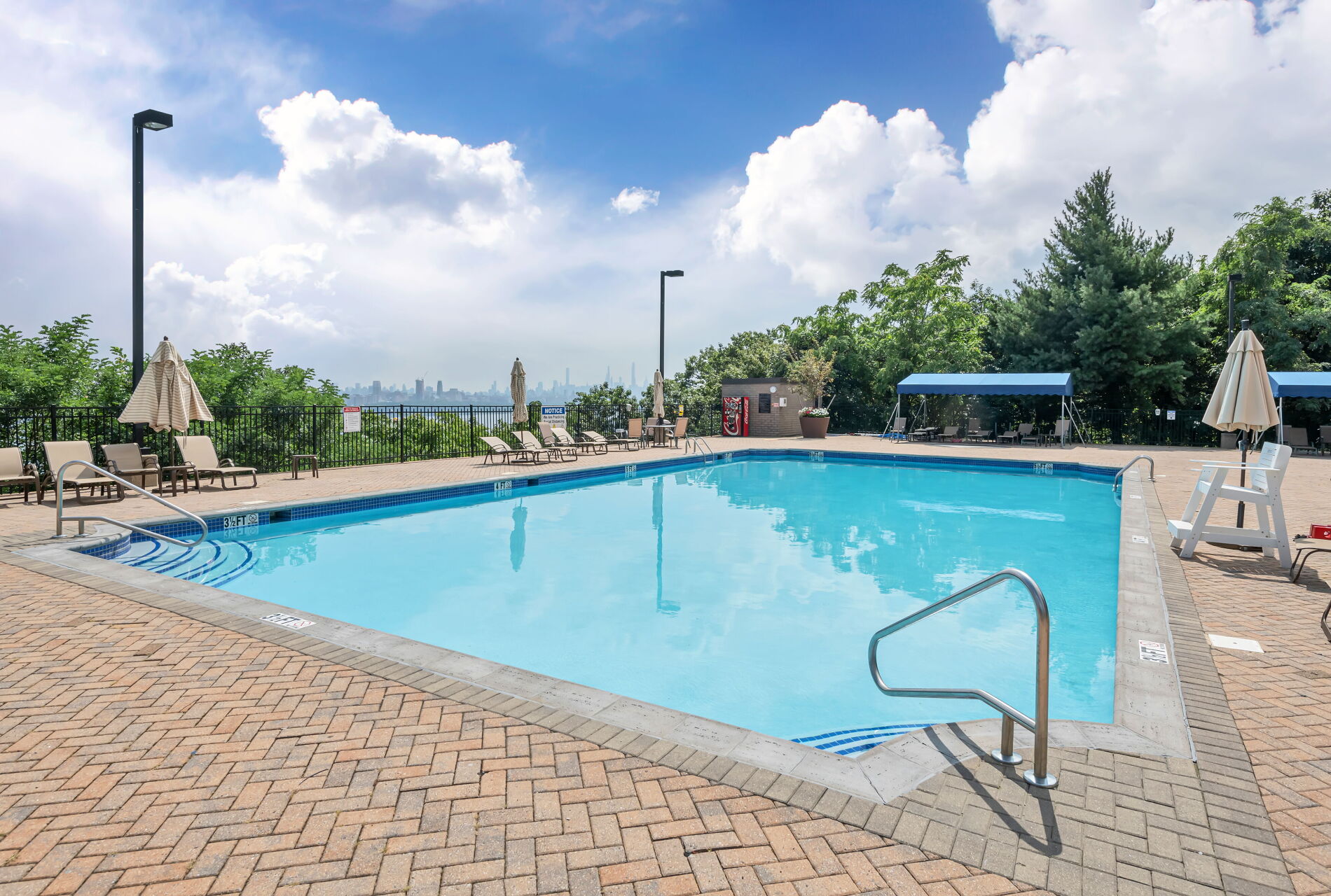  1512 Palisade Avenue, Fort Lee, NJ, 07024 - 物件實景
