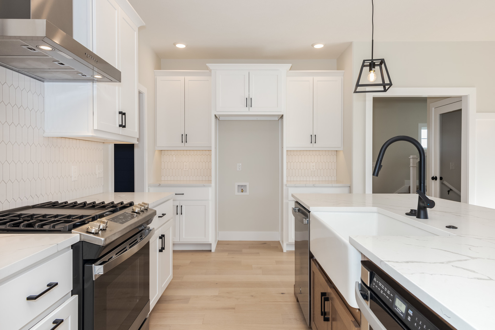 Bloomington, Illinois, 61705, United States, 4 Bedrooms Bedrooms, ,4 BathroomsBathrooms,Residential,For Sale,1957055