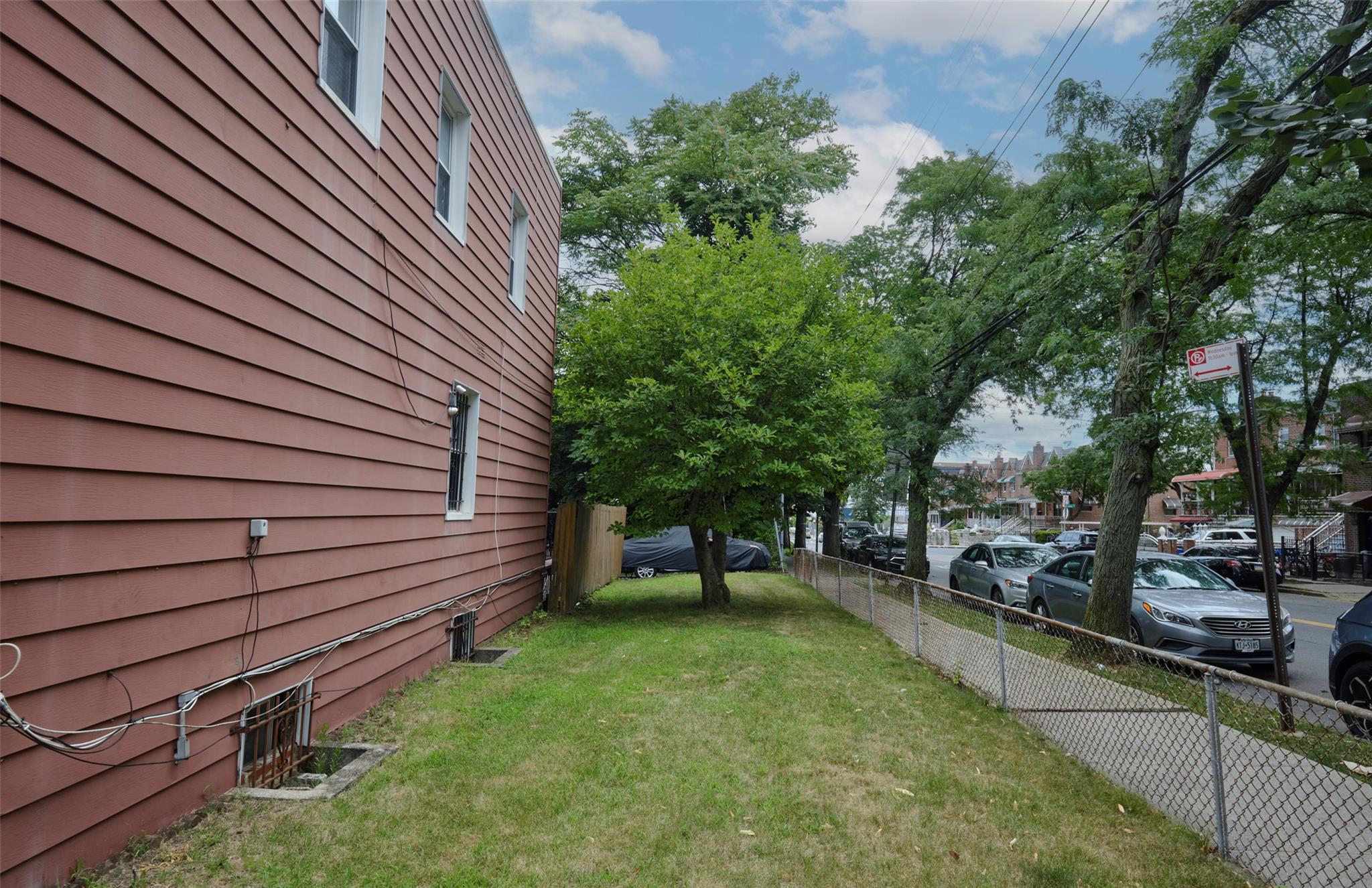 Bronx, New York, 10469, United States, 3 Bedrooms Bedrooms, ,3 BathroomsBathrooms,Residential,For Sale,1907076