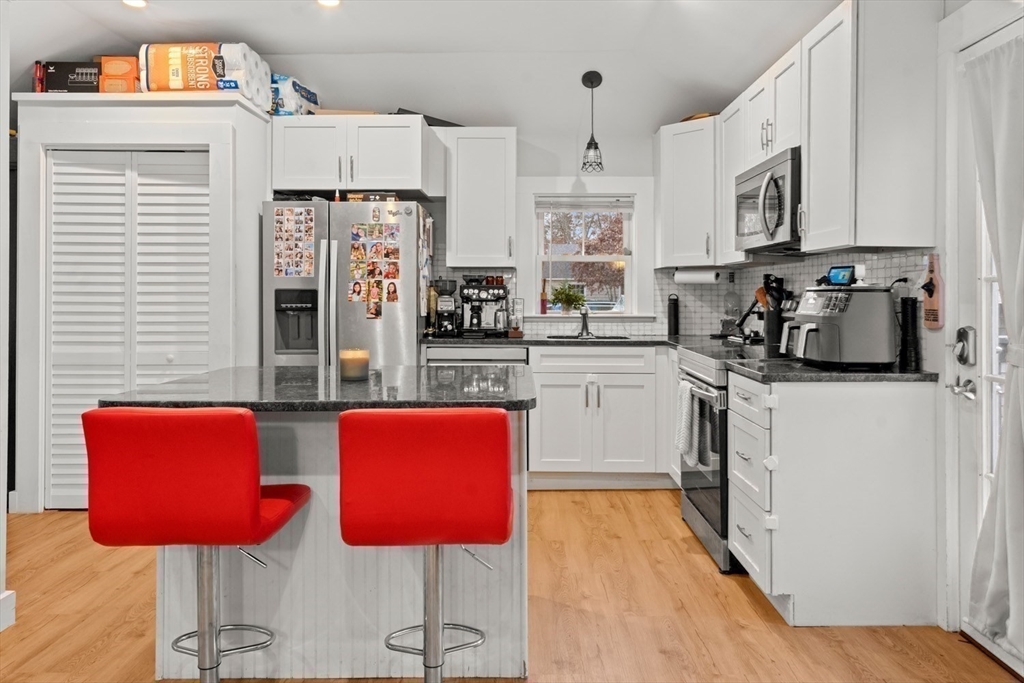 Sandwich, Massachusetts, 02563, United States, 2 Bedrooms Bedrooms, ,1 BathroomBathrooms,Residential,For Sale,1794763