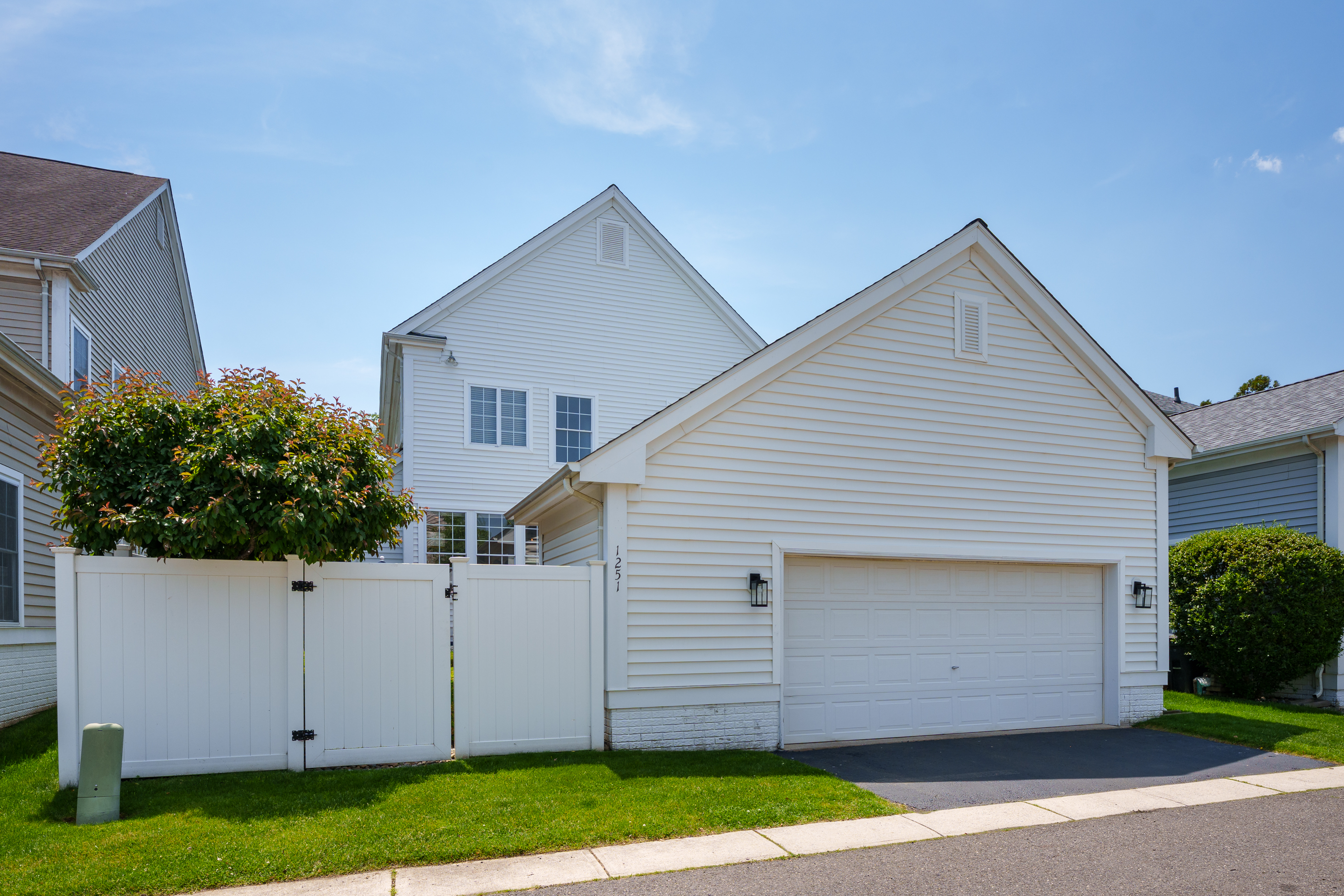  Turn-Key Town Center Home on a Picture-Perfect Lot - 物件實景