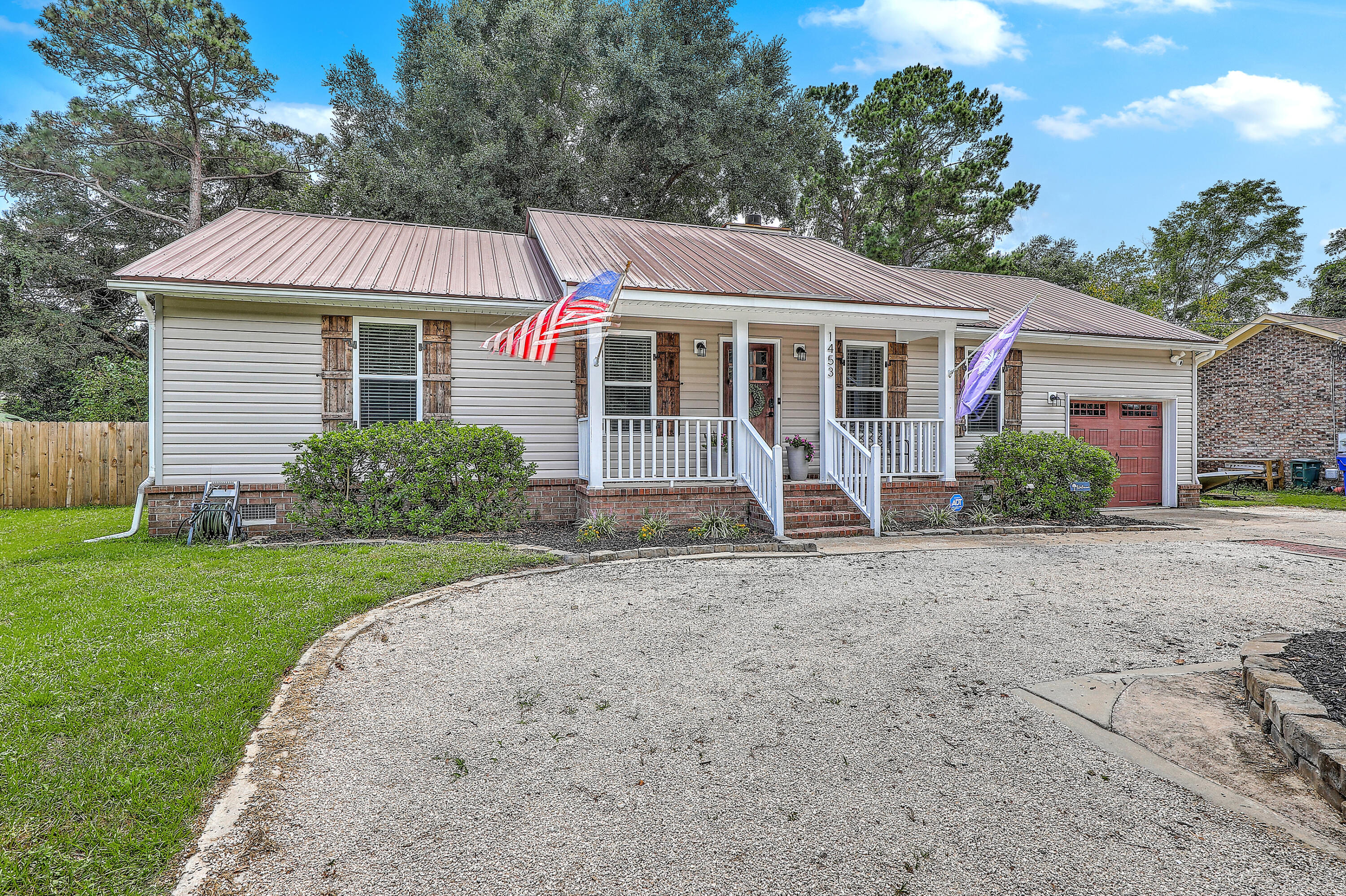 Charleston, South Carolina, 29412, United States, 3 Bedrooms Bedrooms, ,2 BathroomsBathrooms,Residential,For Sale,1924238