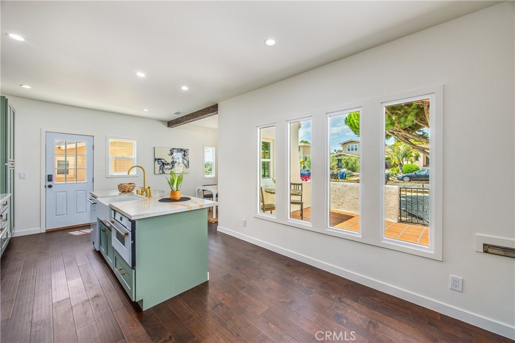 Los Angeles, California, 90043, United States, 3 Bedrooms Bedrooms, ,2 BathroomsBathrooms,Residential,For Sale,1933767