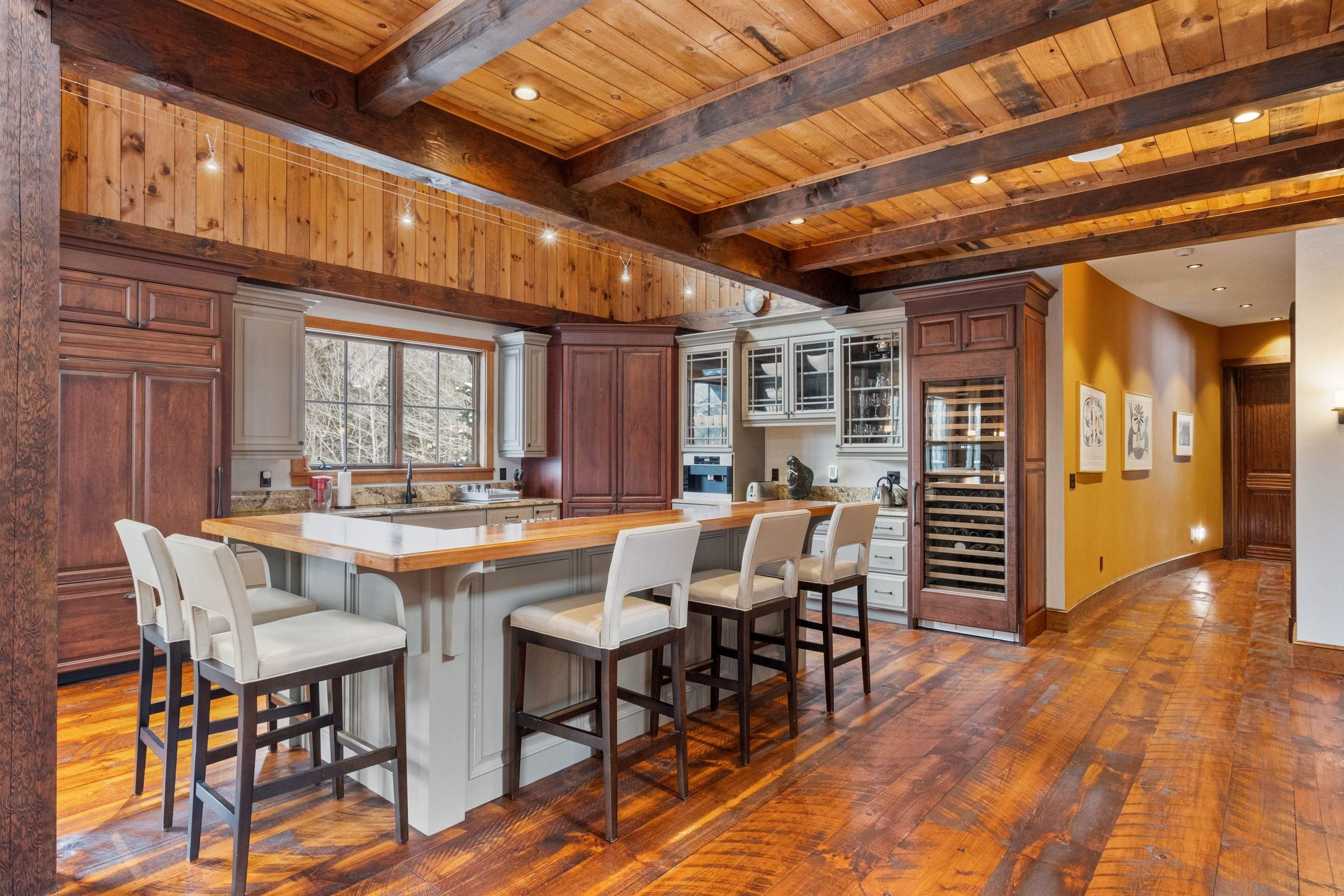 Lincoln, New Hampshire, 03251, United States, 7 Bedrooms Bedrooms, ,4 BathroomsBathrooms,Residential,For Sale,1983511