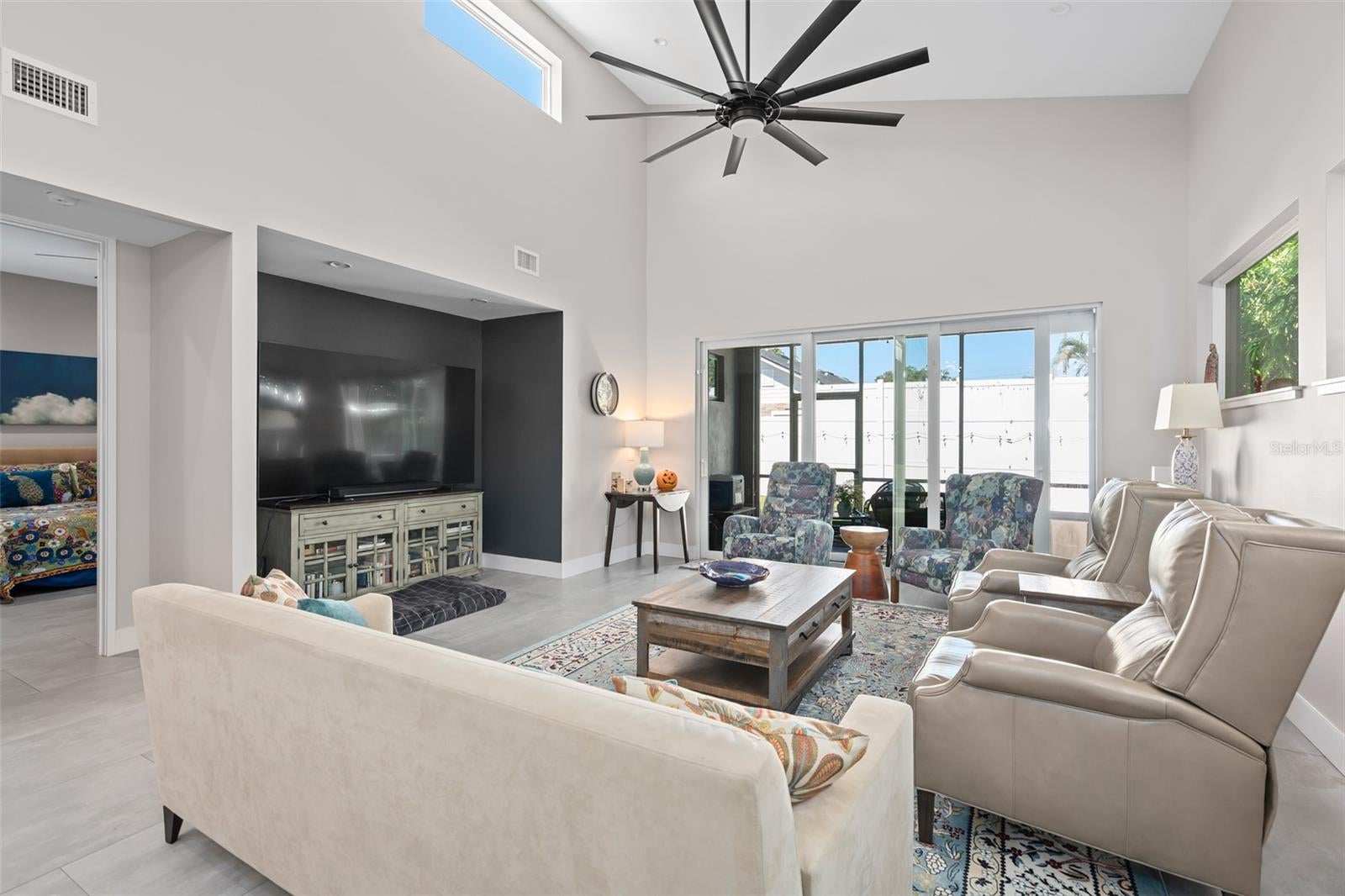 ORLANDO, Florida, 32806, United States, 4 Bedrooms Bedrooms, ,3 BathroomsBathrooms,Residential,For Sale,1978937