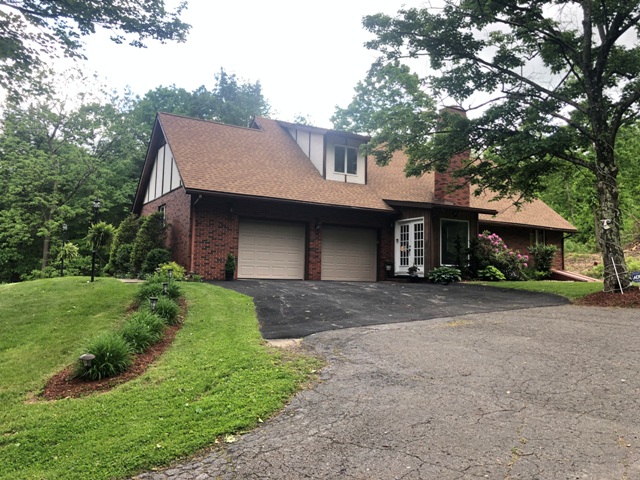 Chester, West Virginia, 26034, United States, 4 Bedrooms Bedrooms, ,3 BathroomsBathrooms,Residential,For Sale,1974553