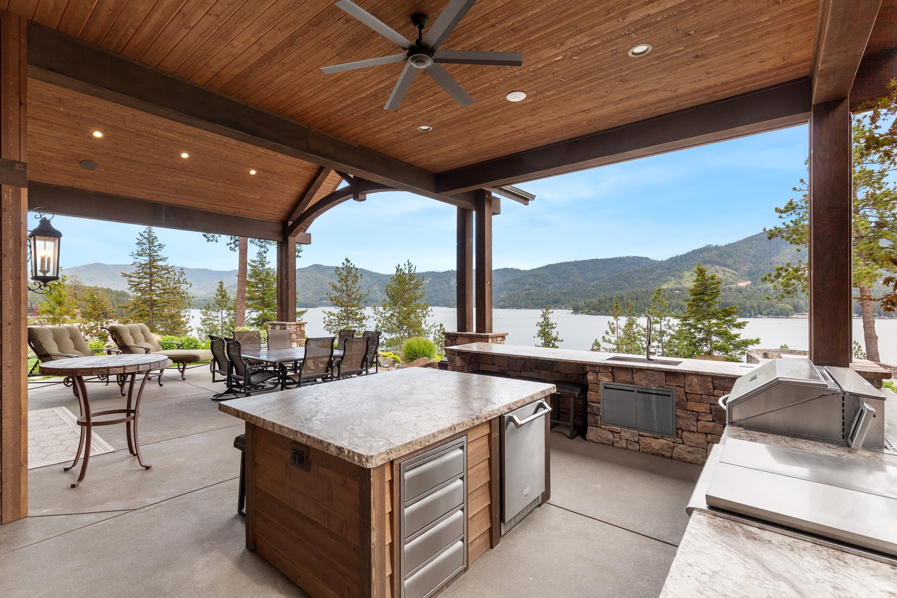  Rare Custom Retreat at Hayden Lake - 物件實景