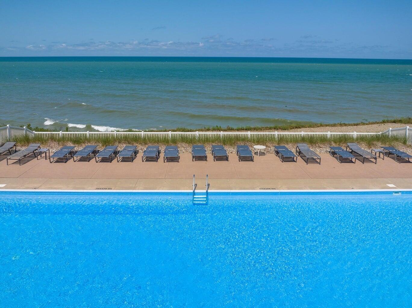 South Haven, Michigan, 49090, United States, 4 Bedrooms Bedrooms, ,4 BathroomsBathrooms,Residential,For Sale,1945011