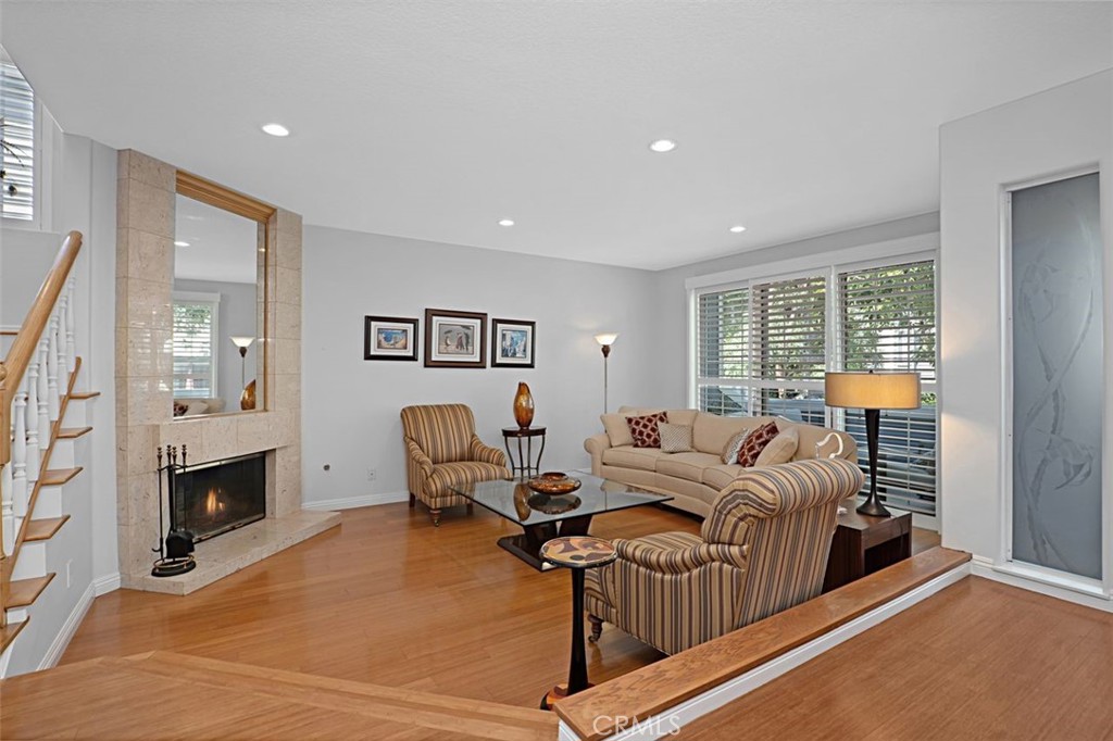 Long Beach, California, 90803, United States, 2 Bedrooms Bedrooms, ,3 BathroomsBathrooms,Residential,For Sale,1917947
