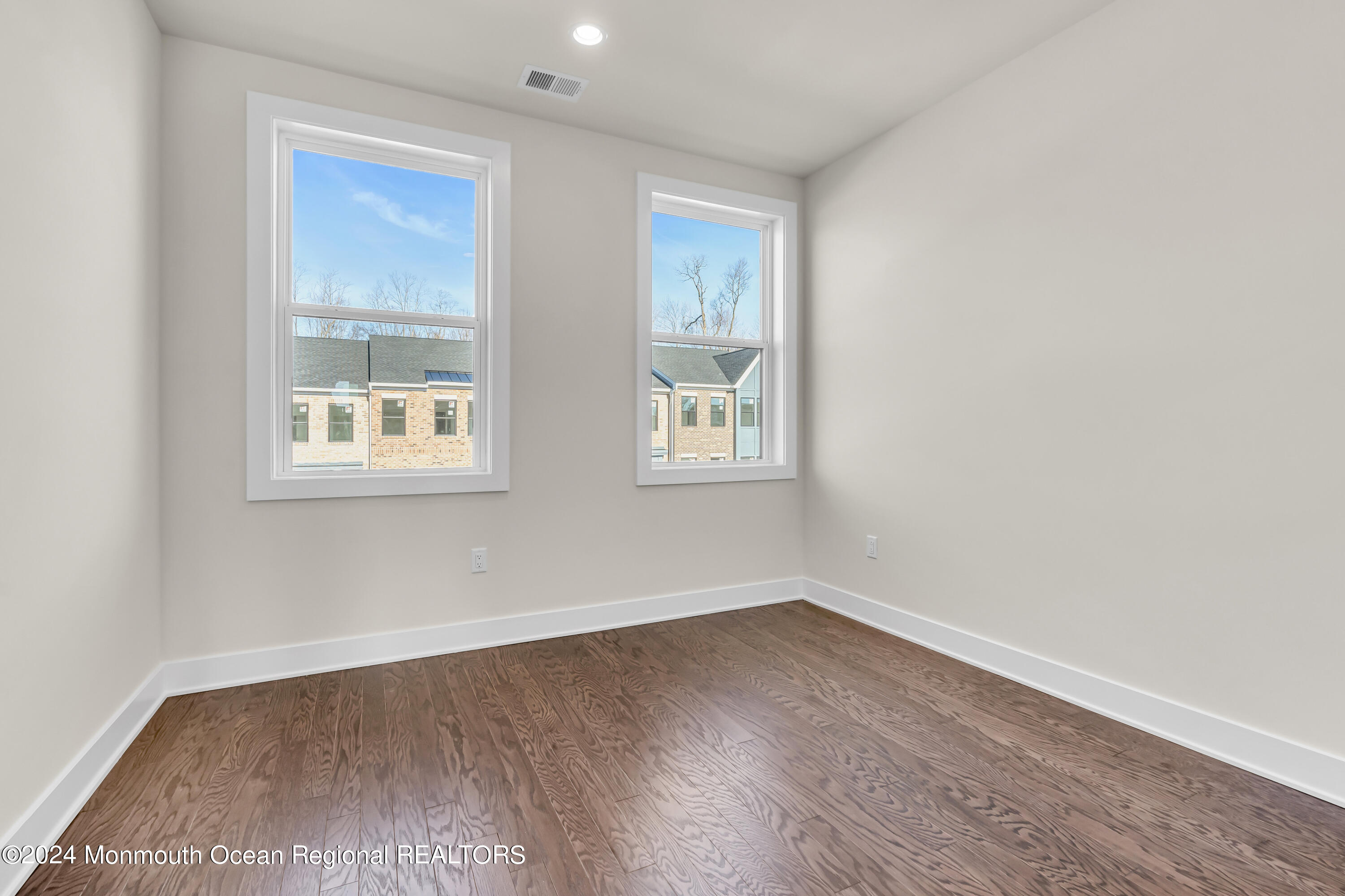 Middletown, New Jersey, 07748, United States, 4 Bedrooms Bedrooms, ,4 BathroomsBathrooms,Residential,For Sale,2001842