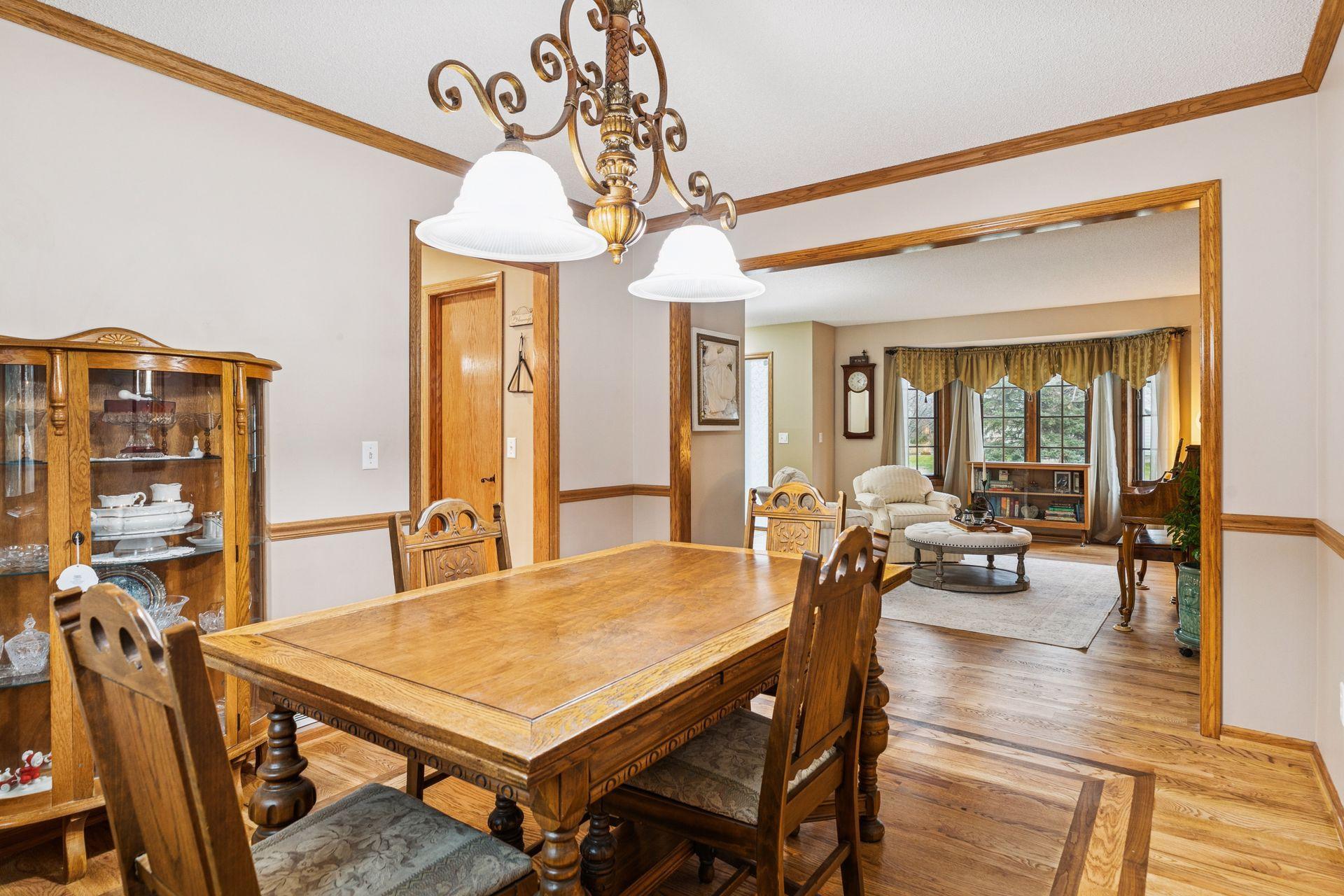 Woodbury, Minnesota, 55129, United States, 5 Bedrooms Bedrooms, ,3 BathroomsBathrooms,Residential,For Sale,1998443