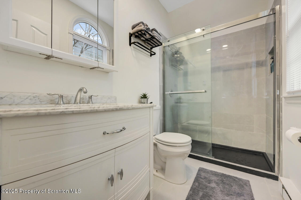 Moscow, Pennsylvania, 18444, United States, 4 Bedrooms Bedrooms, ,3 BathroomsBathrooms,Residential,For Sale,1999733