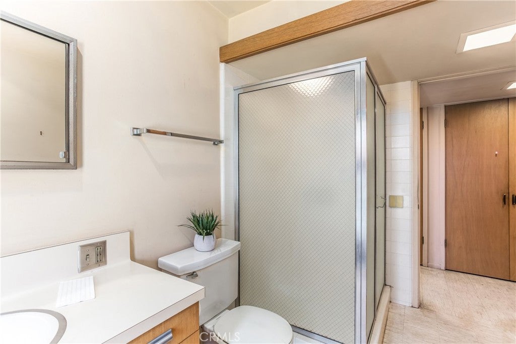 Redlands, California, 92373, United States, 4 Bedrooms Bedrooms, ,1 BathroomBathrooms,Residential,For Sale,1899993