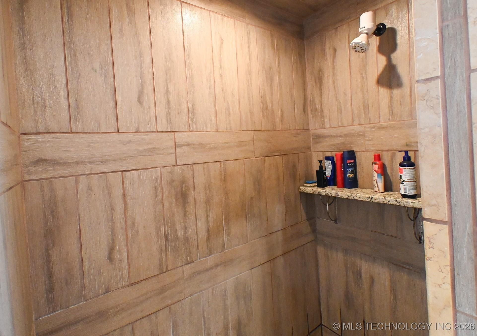 Sallisaw, Oklahoma, 74955, United States, 6 Bedrooms Bedrooms, ,4 BathroomsBathrooms,Residential,For Sale,2009244