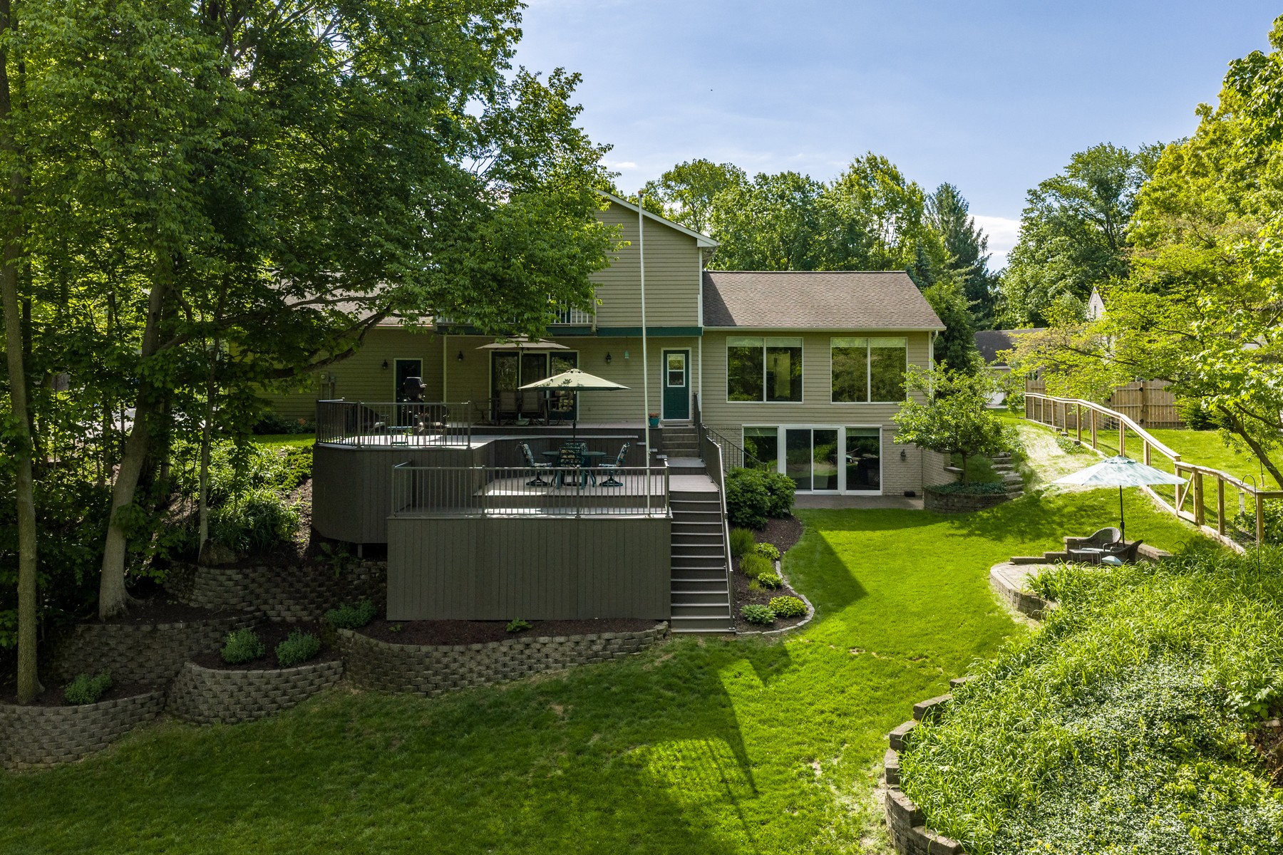  Exceptional Four Bedroom Home Set Along a Winding Creek - 物件實景