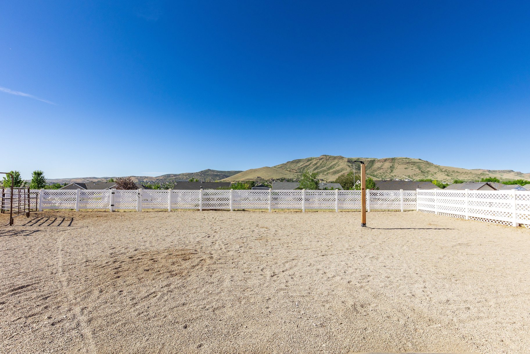  Fully Equipped Horse Property with Trail Access & Neighborhood Arena - 物件實景
