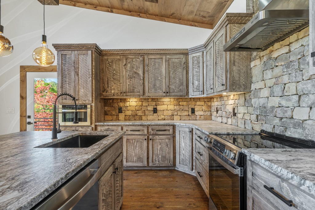 Mineral Bluff, Georgia, 30559, United States, 3 Bedrooms Bedrooms, ,3 BathroomsBathrooms,Residential,For Sale,1984301