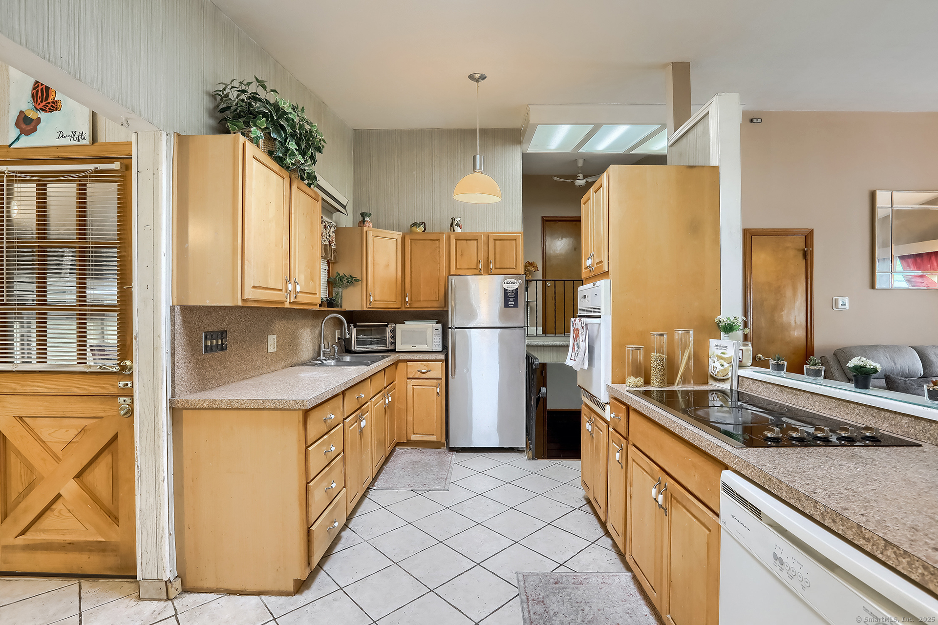 Brookfield, Connecticut, 06804, United States, 4 Bedrooms Bedrooms, ,2 BathroomsBathrooms,Residential,For Sale,1730338