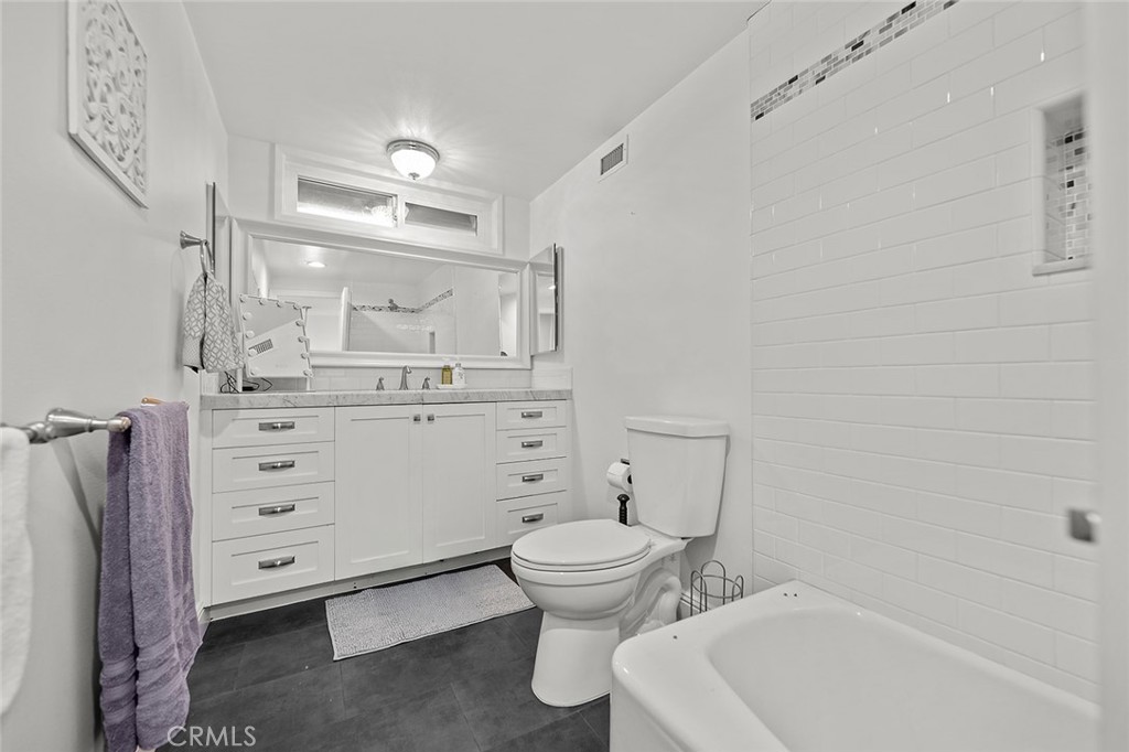 Long Beach, California, 90808, United States, 4 Bedrooms Bedrooms, ,2 BathroomsBathrooms,Residential,For Sale,1987796