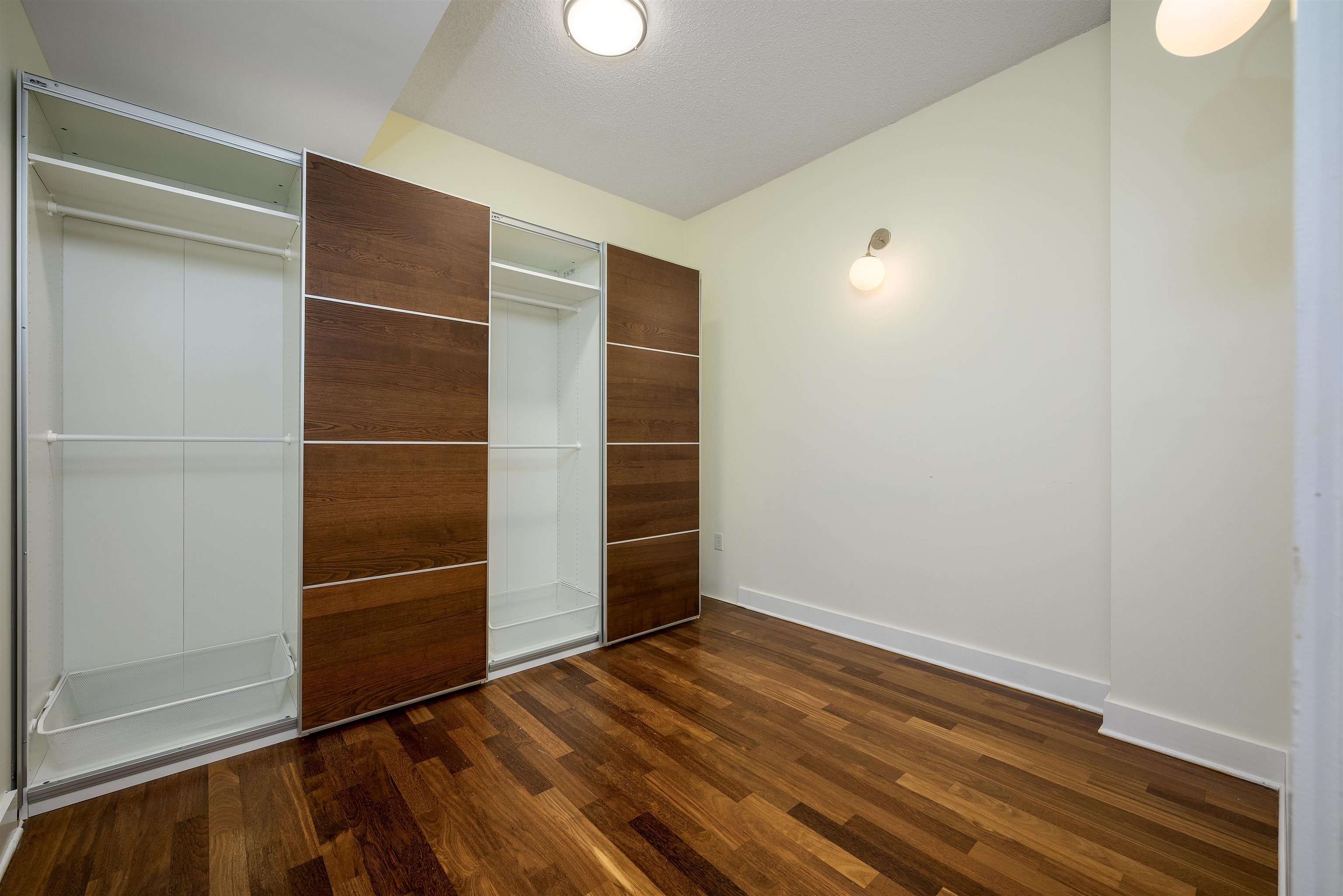 Jersey City, New Jersey, 07302, United States, 2 Bedrooms Bedrooms, ,1 BathroomBathrooms,Residential,For Sale,2001918