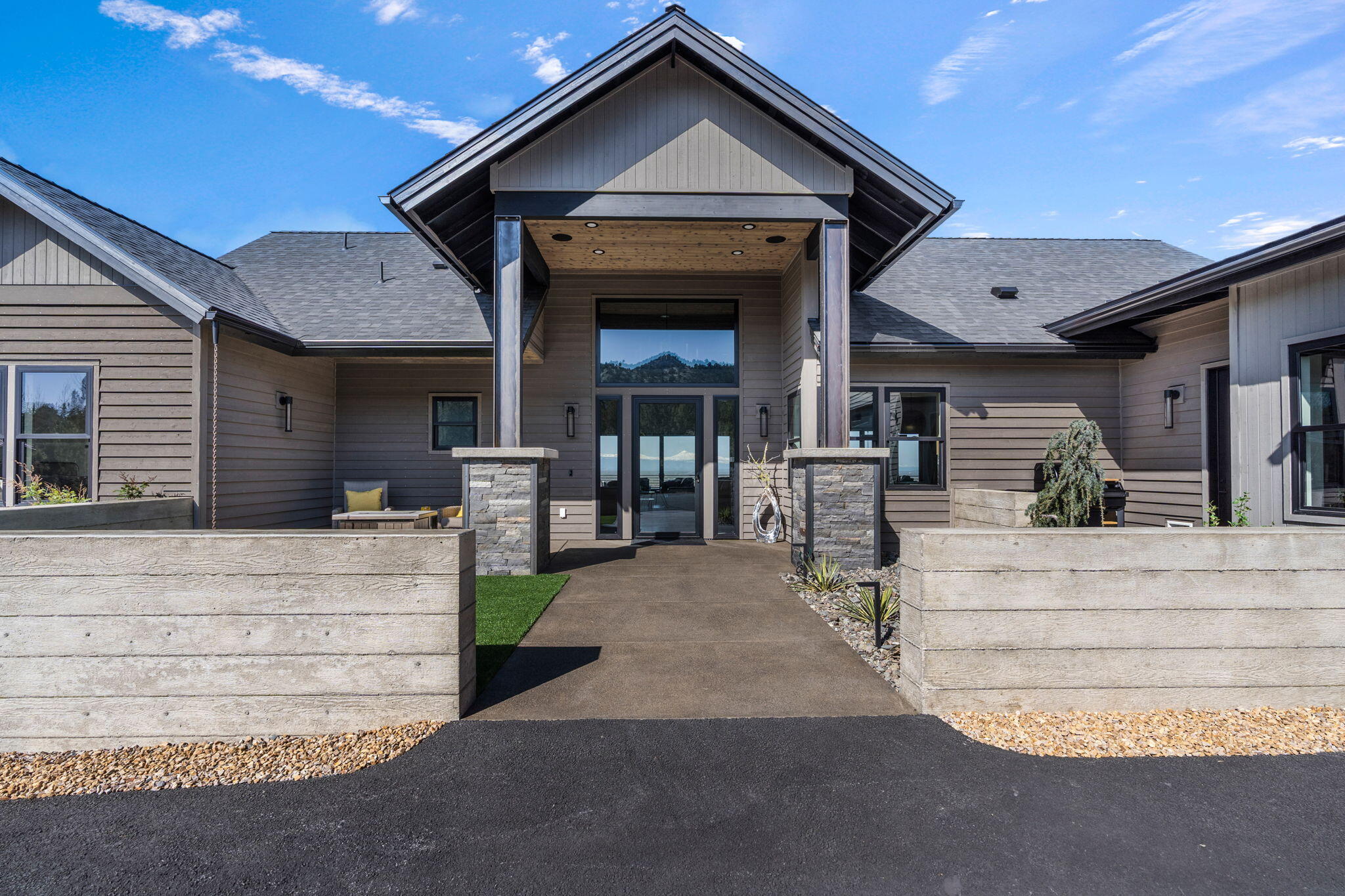 Powell Butte, Oregon, 97753, United States, 4 Bedrooms Bedrooms, ,5 BathroomsBathrooms,Residential,For Sale,1804820