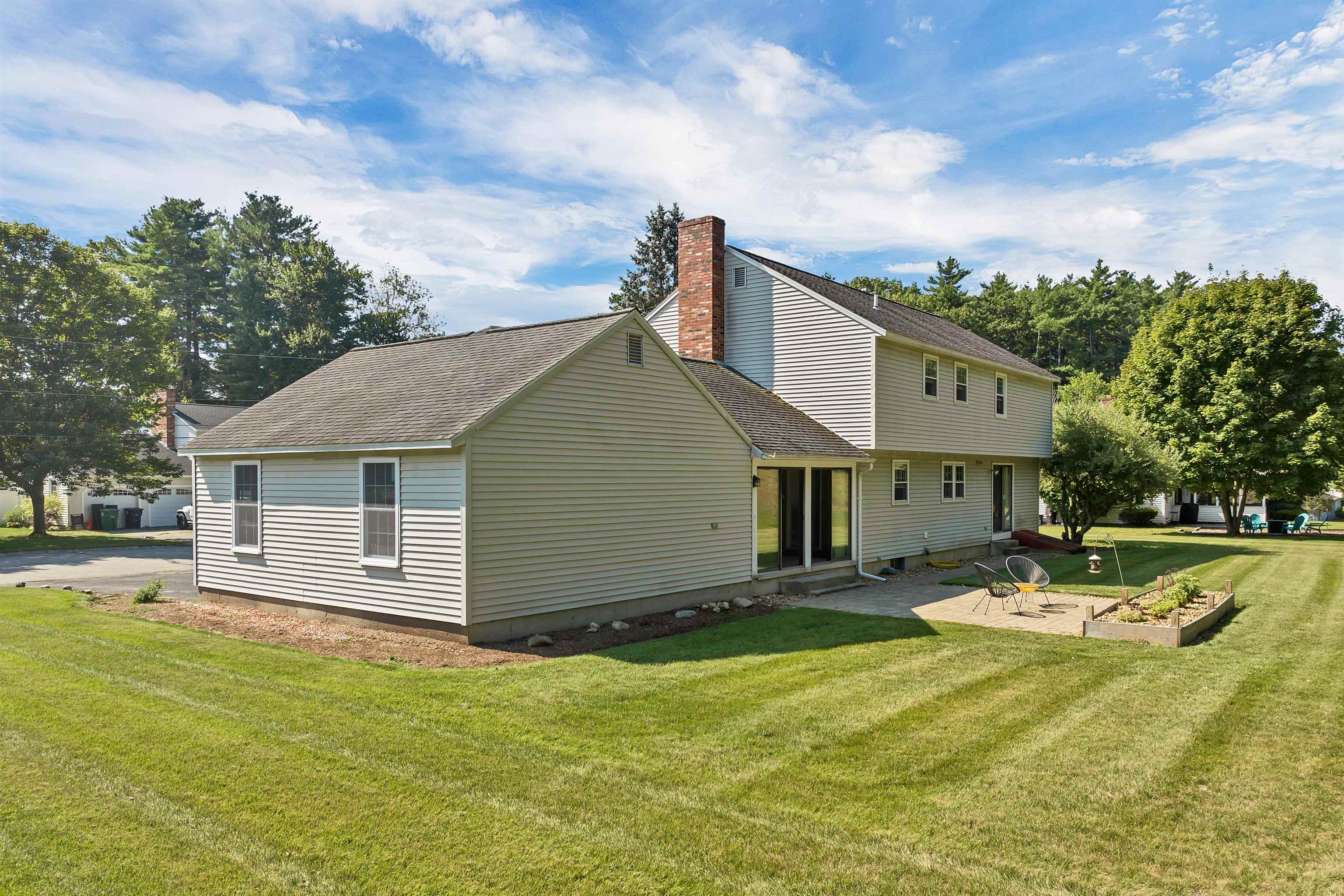 Nashua, New Hampshire, 03064, United States, 4 Bedrooms Bedrooms, ,3 BathroomsBathrooms,Residential,For Sale,1925395