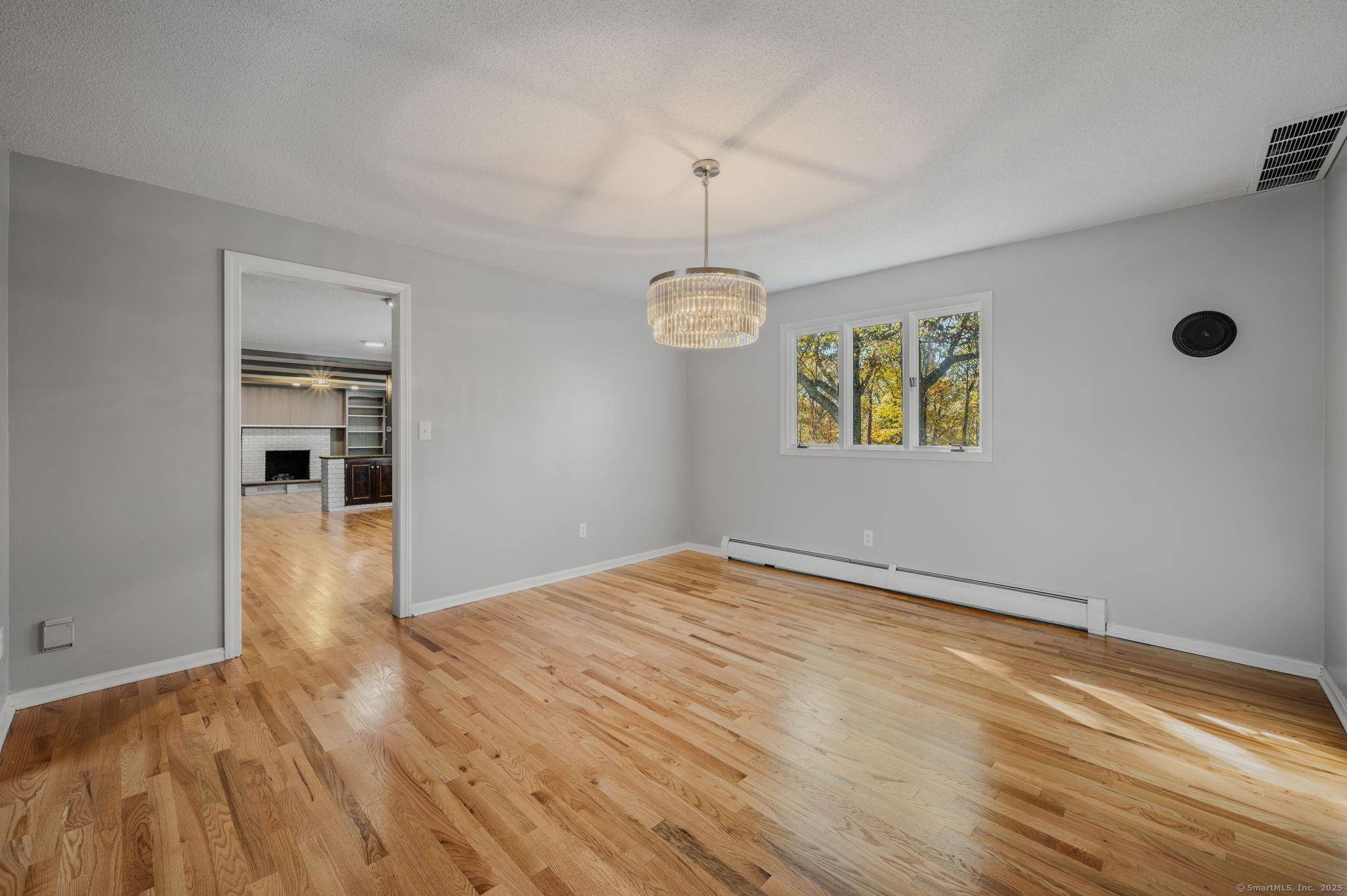 Waterford, Connecticut, 06385, United States, 3 Bedrooms Bedrooms, ,3 BathroomsBathrooms,Residential,For Sale,1969009