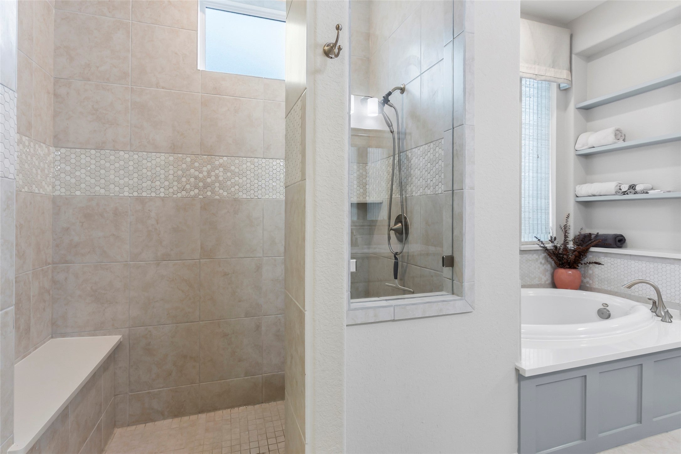 Rosenberg, Texas, 77469, United States, 4 Bedrooms Bedrooms, ,5 BathroomsBathrooms,Residential,For Sale,2010011