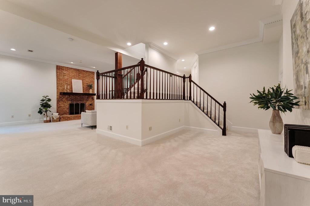 Great Falls, Virginia, 22066, United States, 5 Bedrooms Bedrooms, ,5 BathroomsBathrooms,Residential,For Sale,1900616